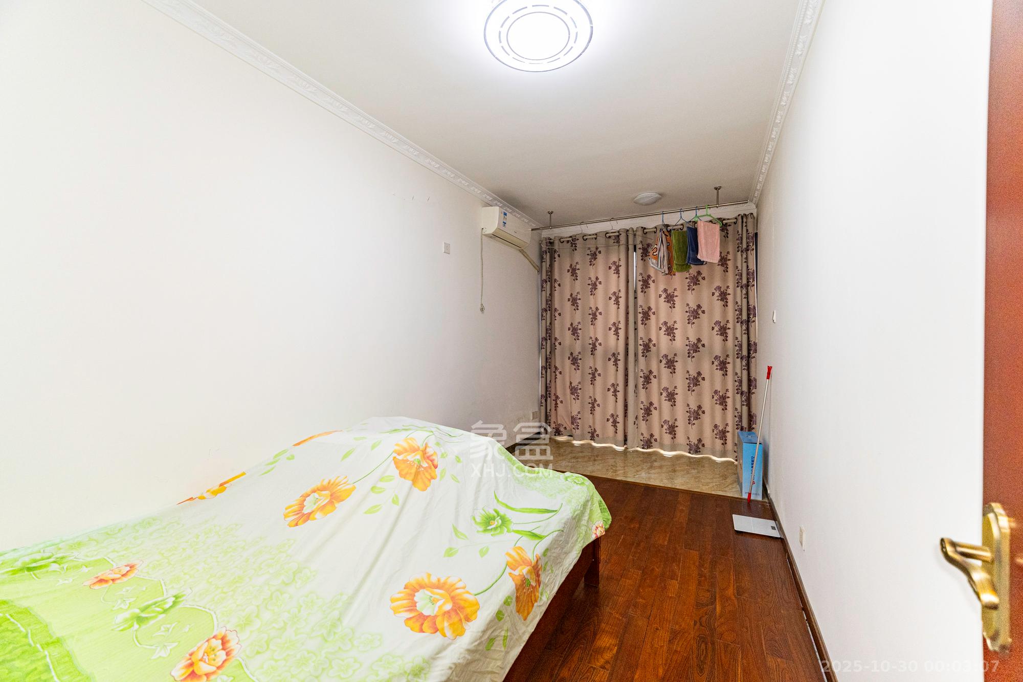 盛地尊域  4室2厅2卫    68.0万卧室