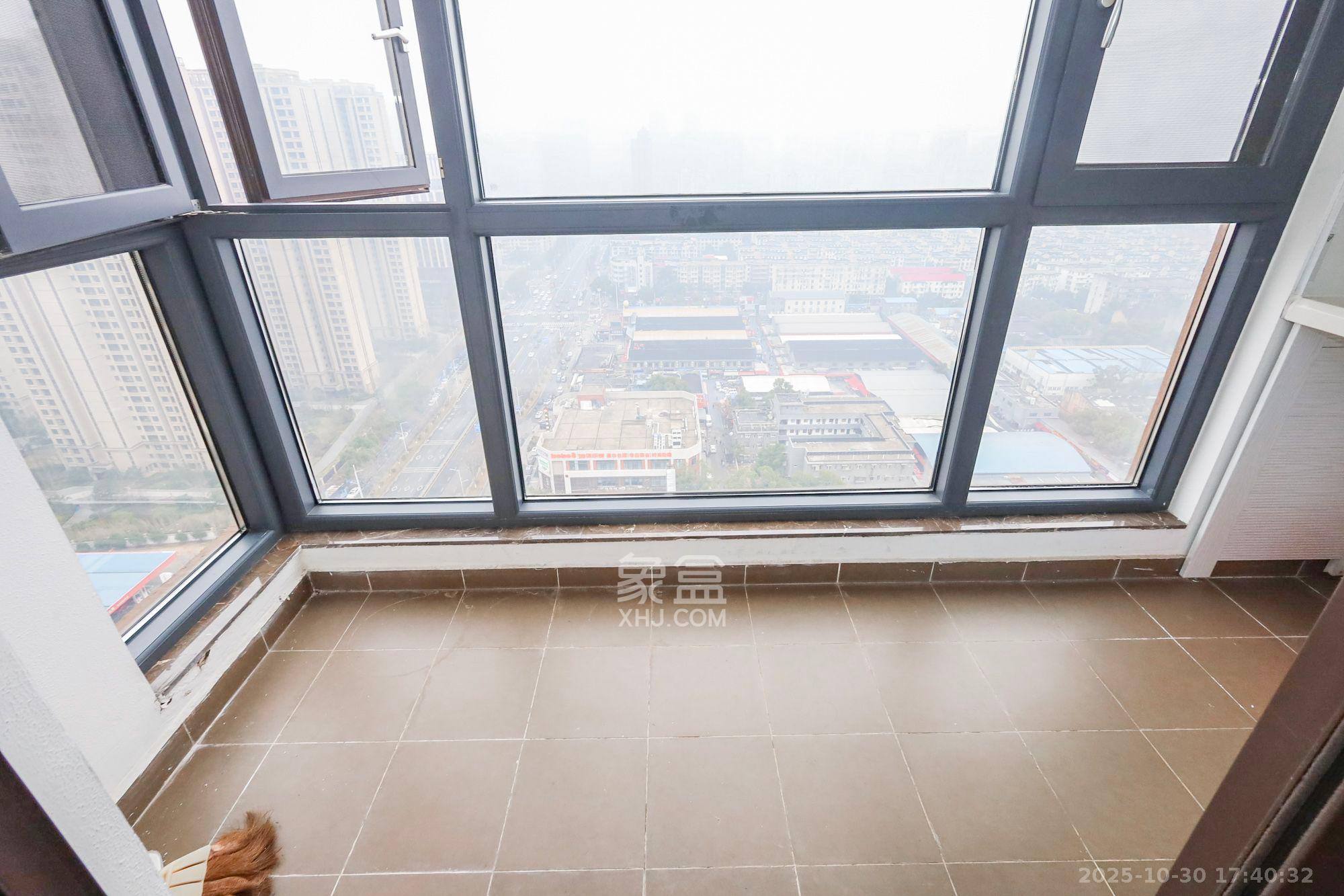 龙湖水晶郦城  3室2厅1卫    2800.0元/月室内图