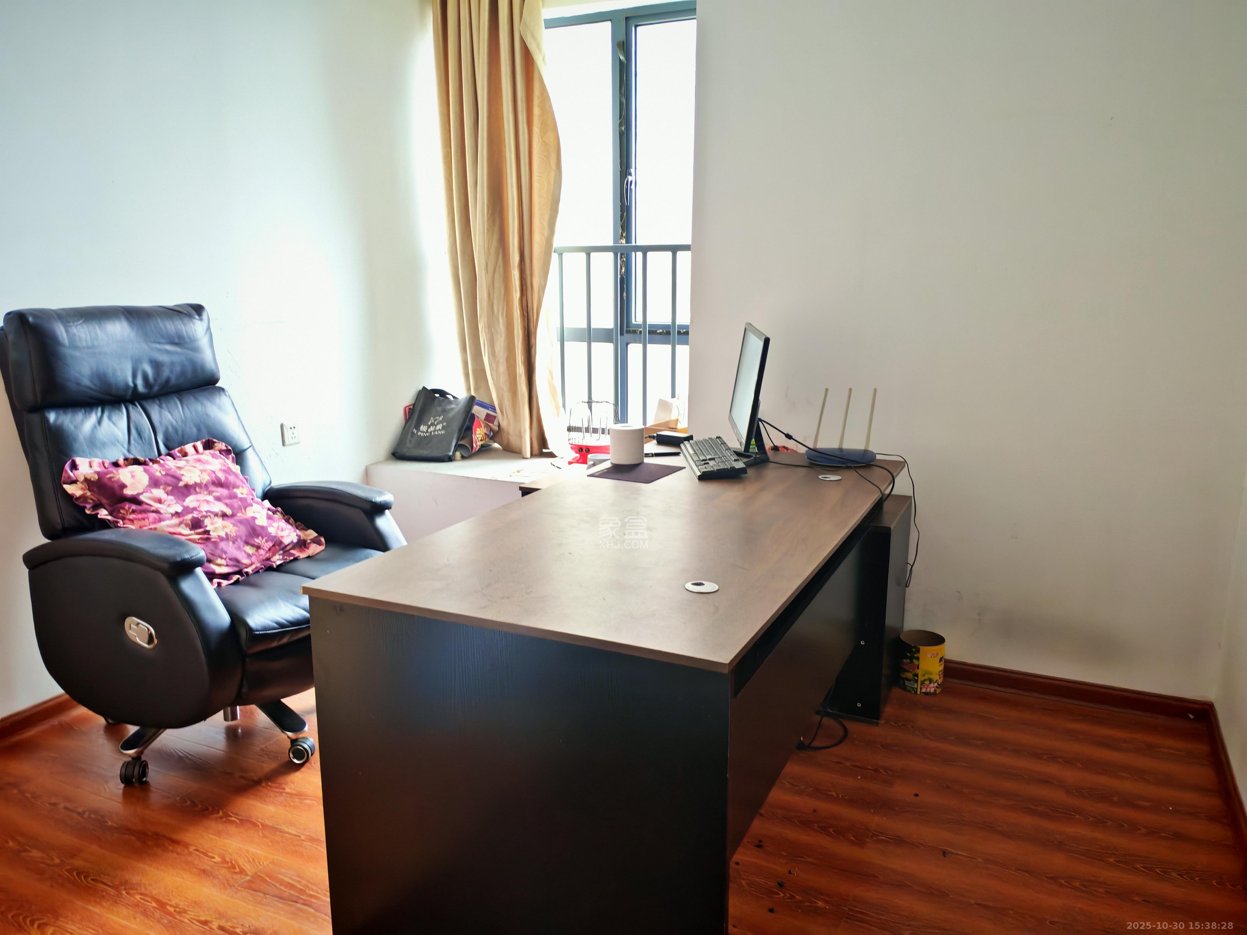 秀峰景园(领秀峰) 4室2厅2卫 1700.0元/月 秀峰景园(领秀峰) 4室2厅2卫 1700.0元/月室内图