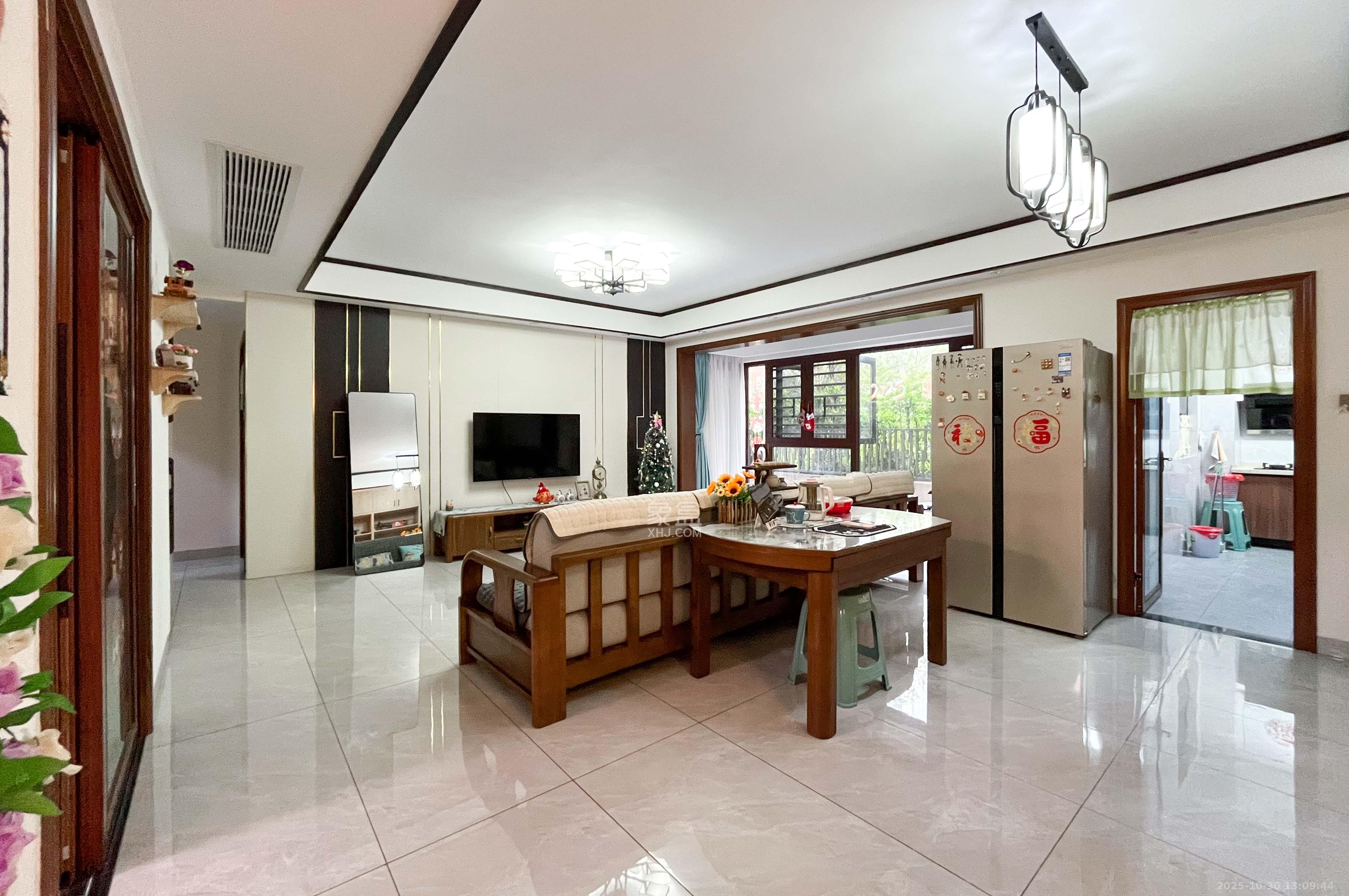 佳兆业云顶梅溪湖(佳兆业梅溪荟) 4室2厅2卫 190.0万 佳兆业云顶梅溪湖(佳兆业梅溪荟) 4室2厅2卫 190.0万客厅