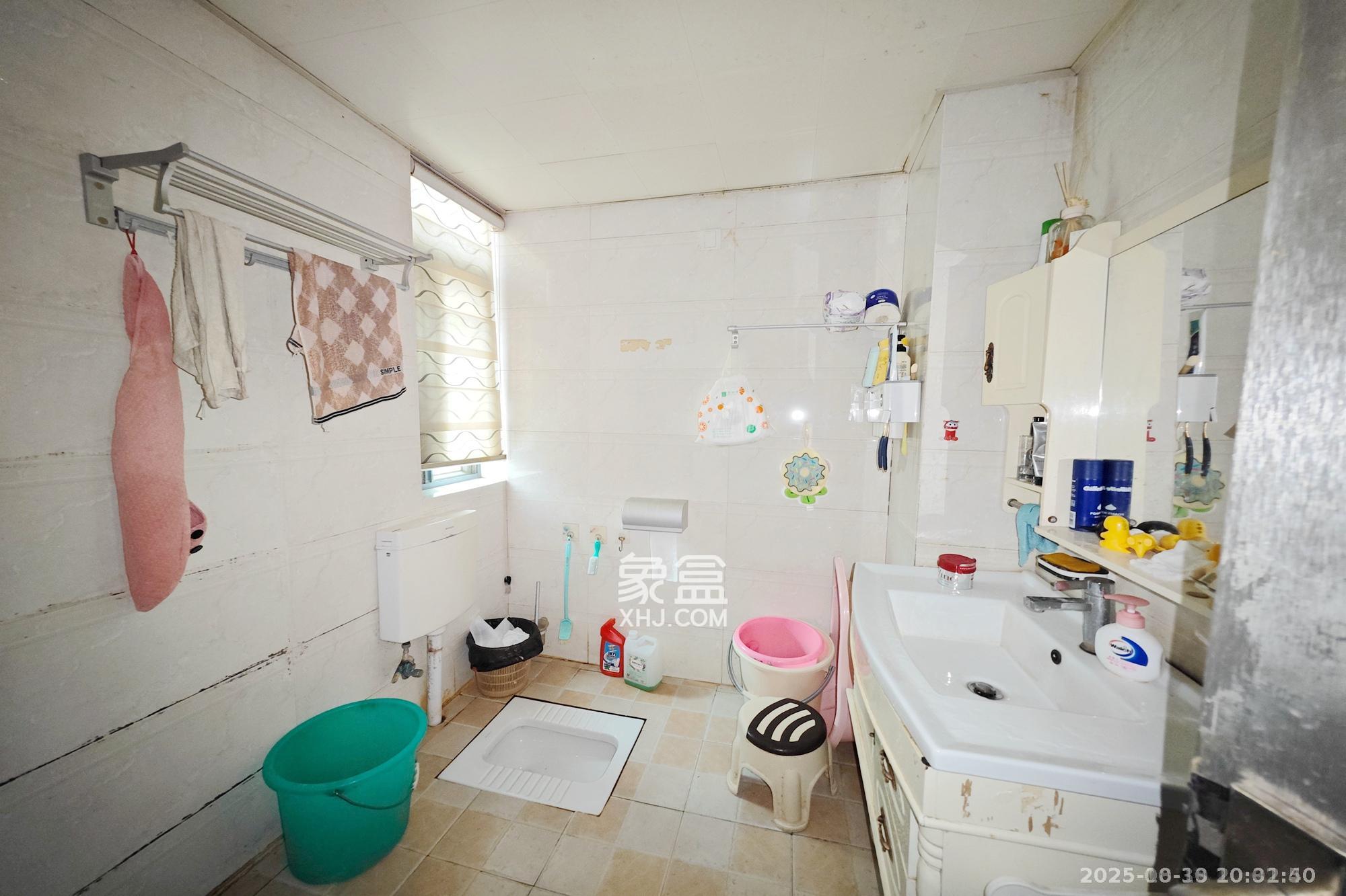 新城新世界一二三期  2室1厅1卫    2300.0元/月 新城新世界一二三期  2室1厅1卫    2300.0元/月室内图