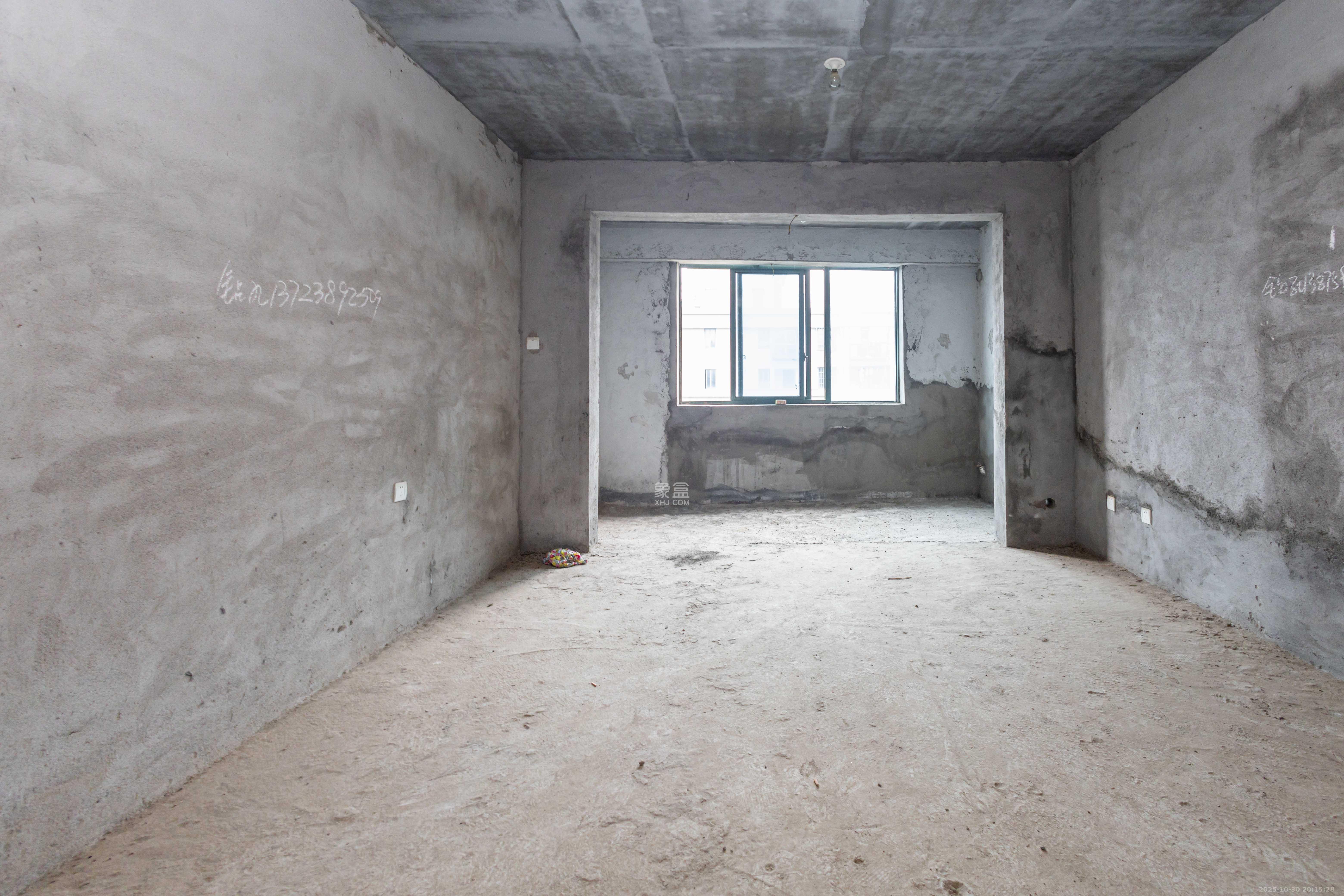 才子佳郡  3室2厅2卫    53.0万客厅