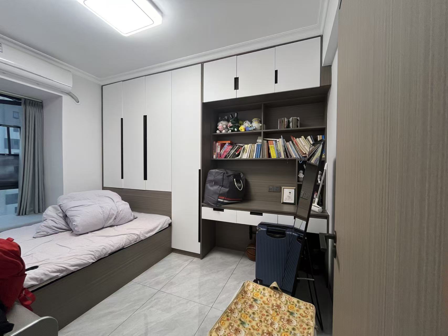 会龙山溪谷（住宅）  3室2厅2卫    65.8万客厅