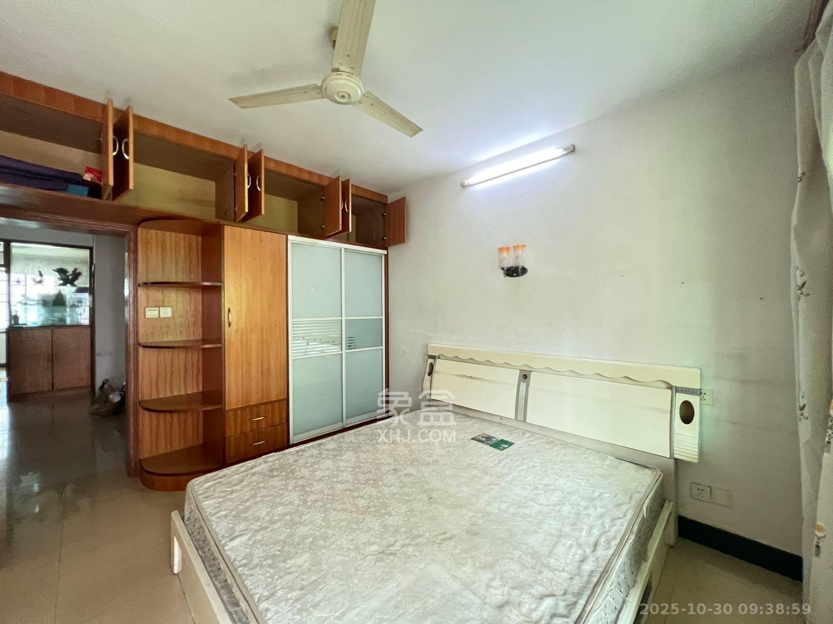 中南汽车世界 2室2厅1卫 1300.0元/月 中南汽车世界 2室2厅1卫 1300.0元/月室内图