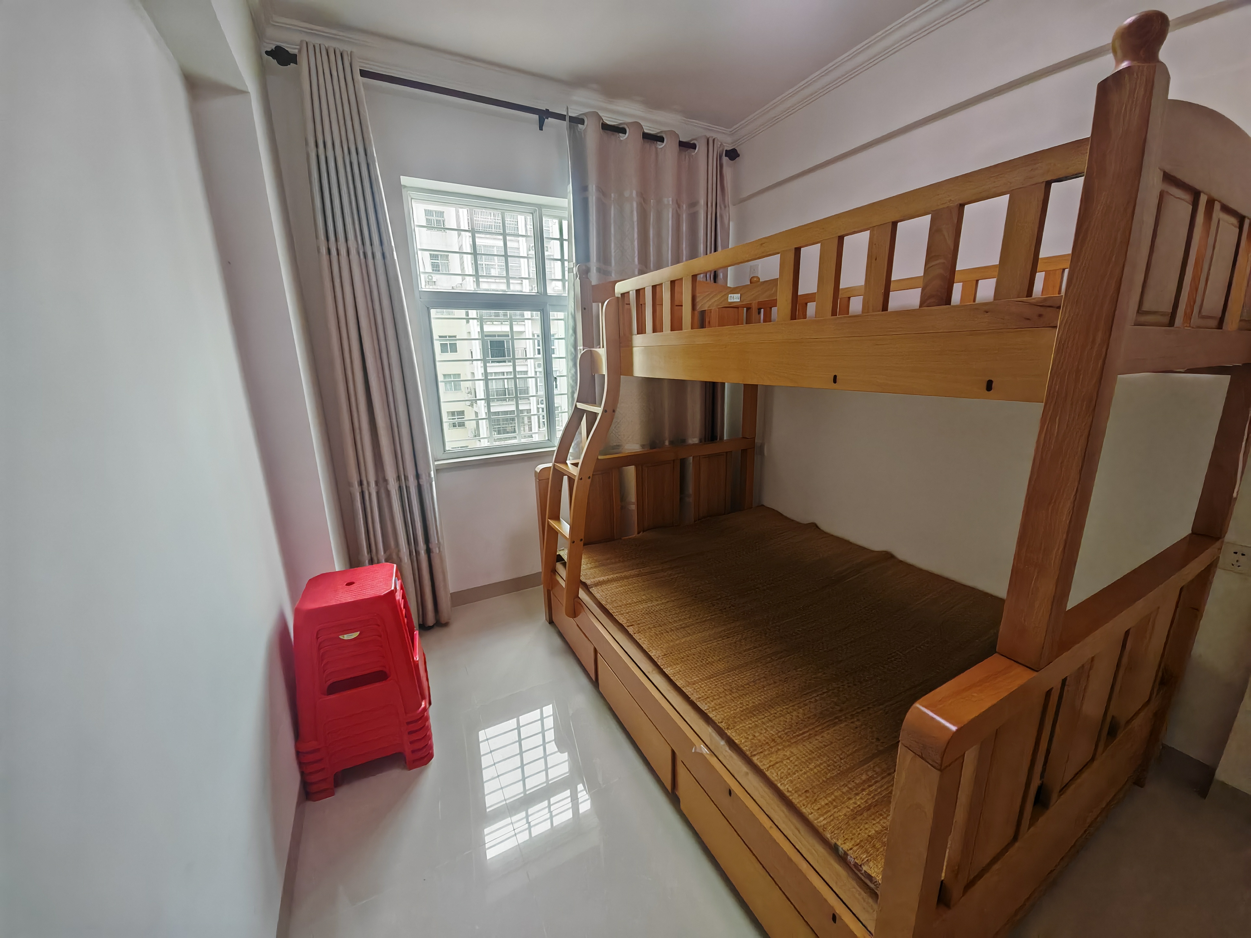 宝泰温泉花园  2室1厅1卫    2400.0元/月 宝泰温泉花园  2室1厅1卫    2400.0元/月室内图