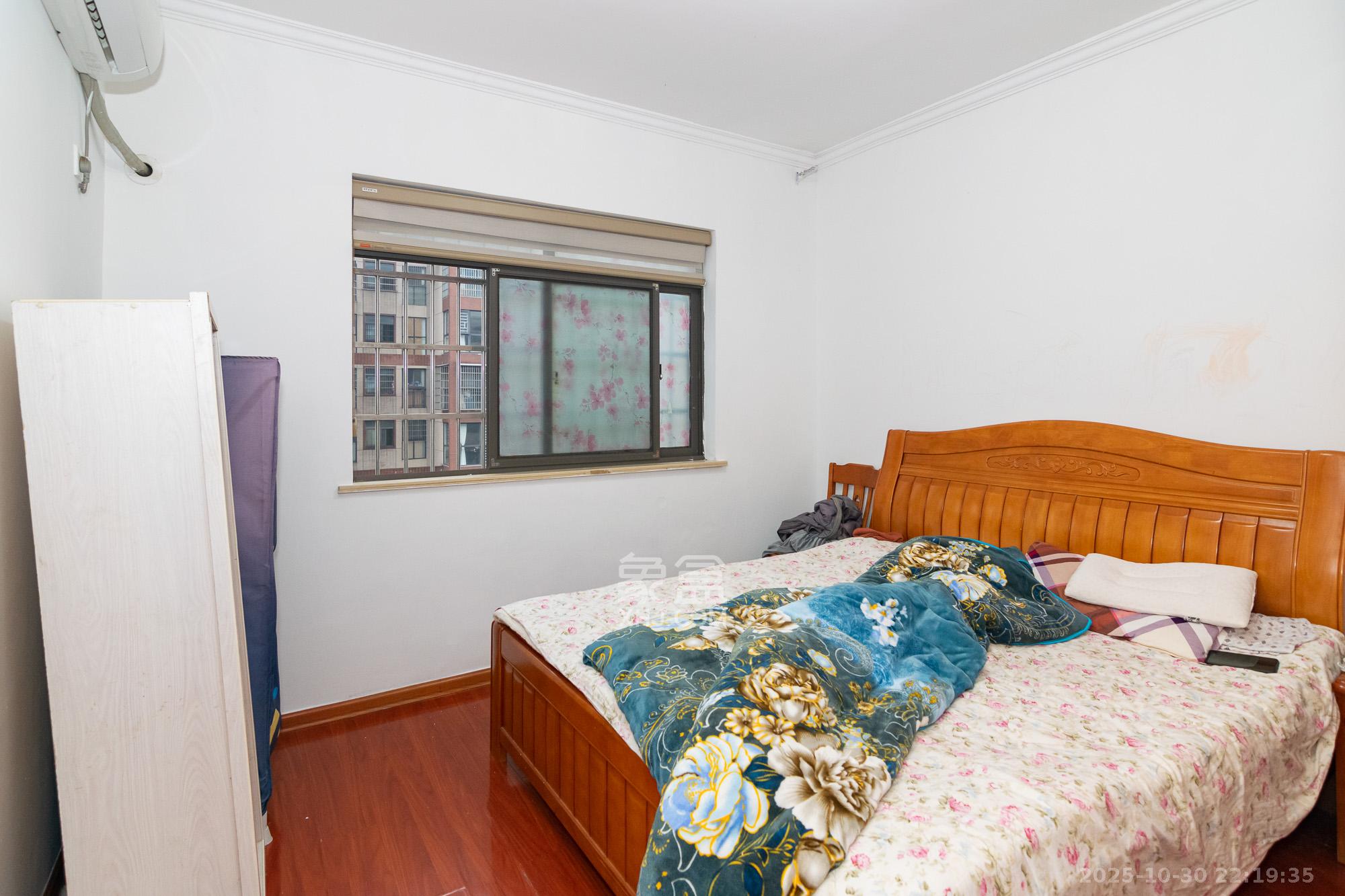 兴邦花城  2室2厅1卫    40.0万 兴邦花城  2室2厅1卫    40.0万卧室