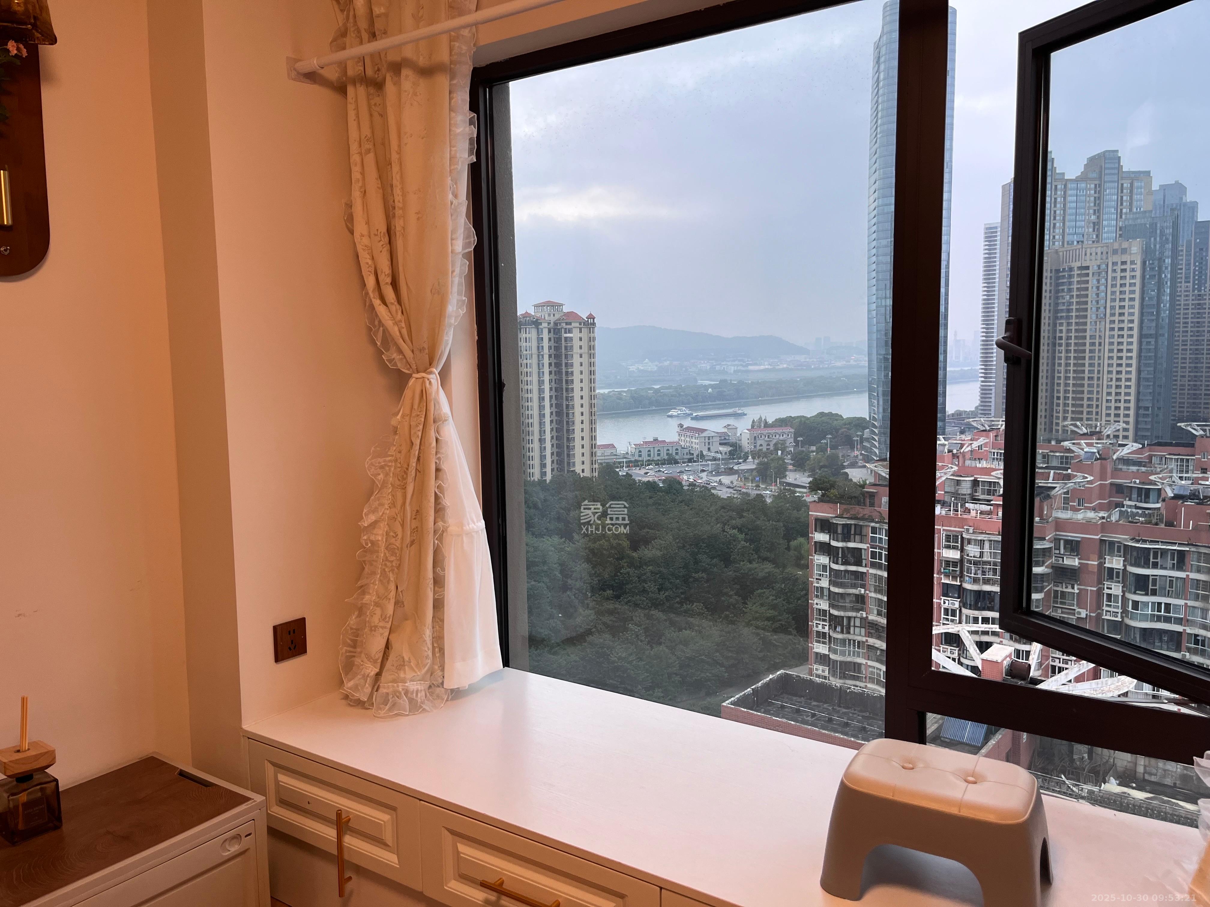 卓越江岸  2室1厅1卫    2800.0元/月室内图