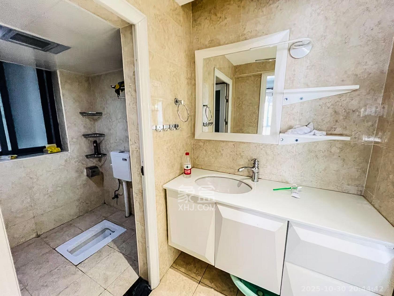 西子花苑  3室2厅2卫    150.0万卫生间