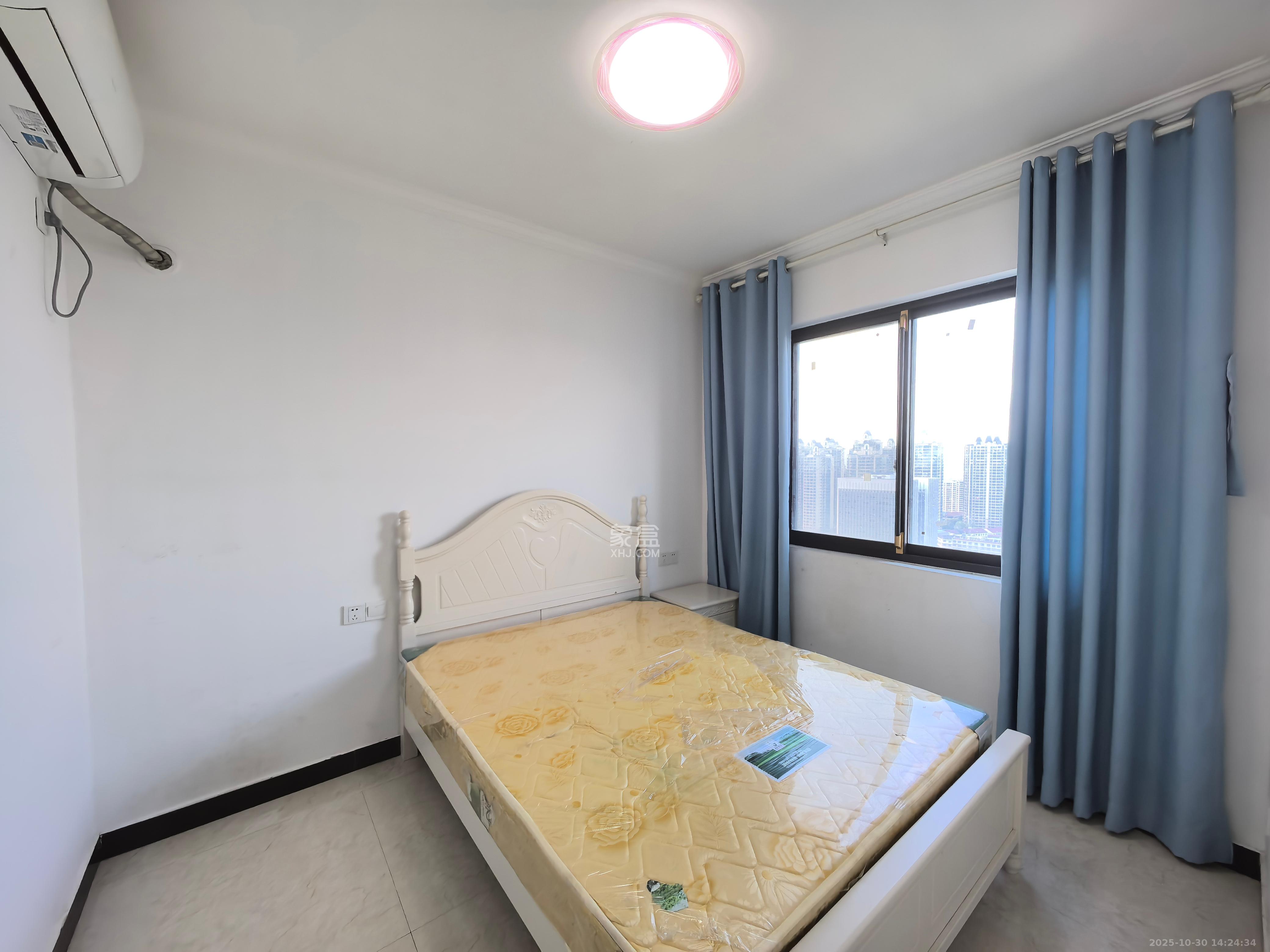 华润置地广场二期  3室2厅2卫    2200.0元/月室内图