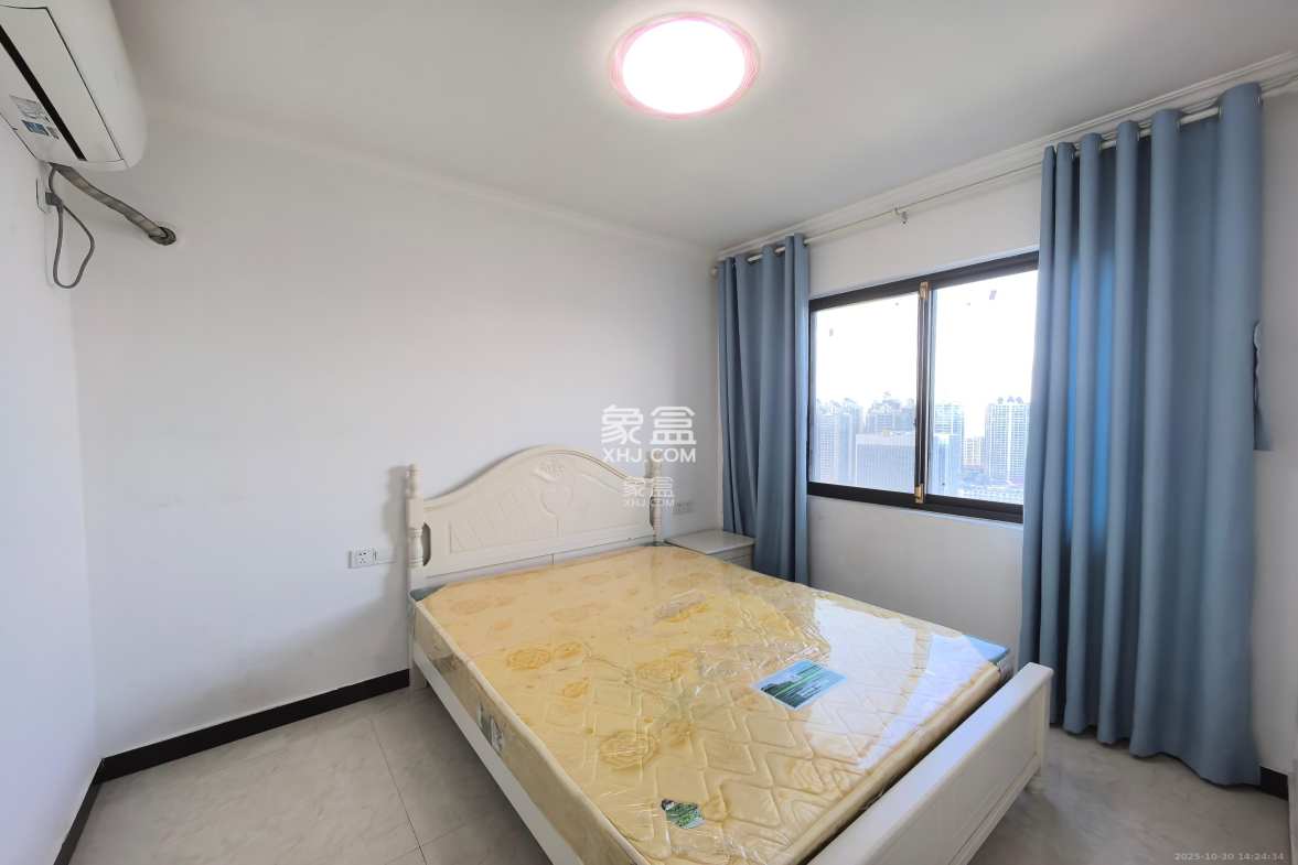 华润置地广场二期 3室2厅2卫 2200.0元/月 华润置地广场二期 3室2厅2卫 2200.0元/月室内图