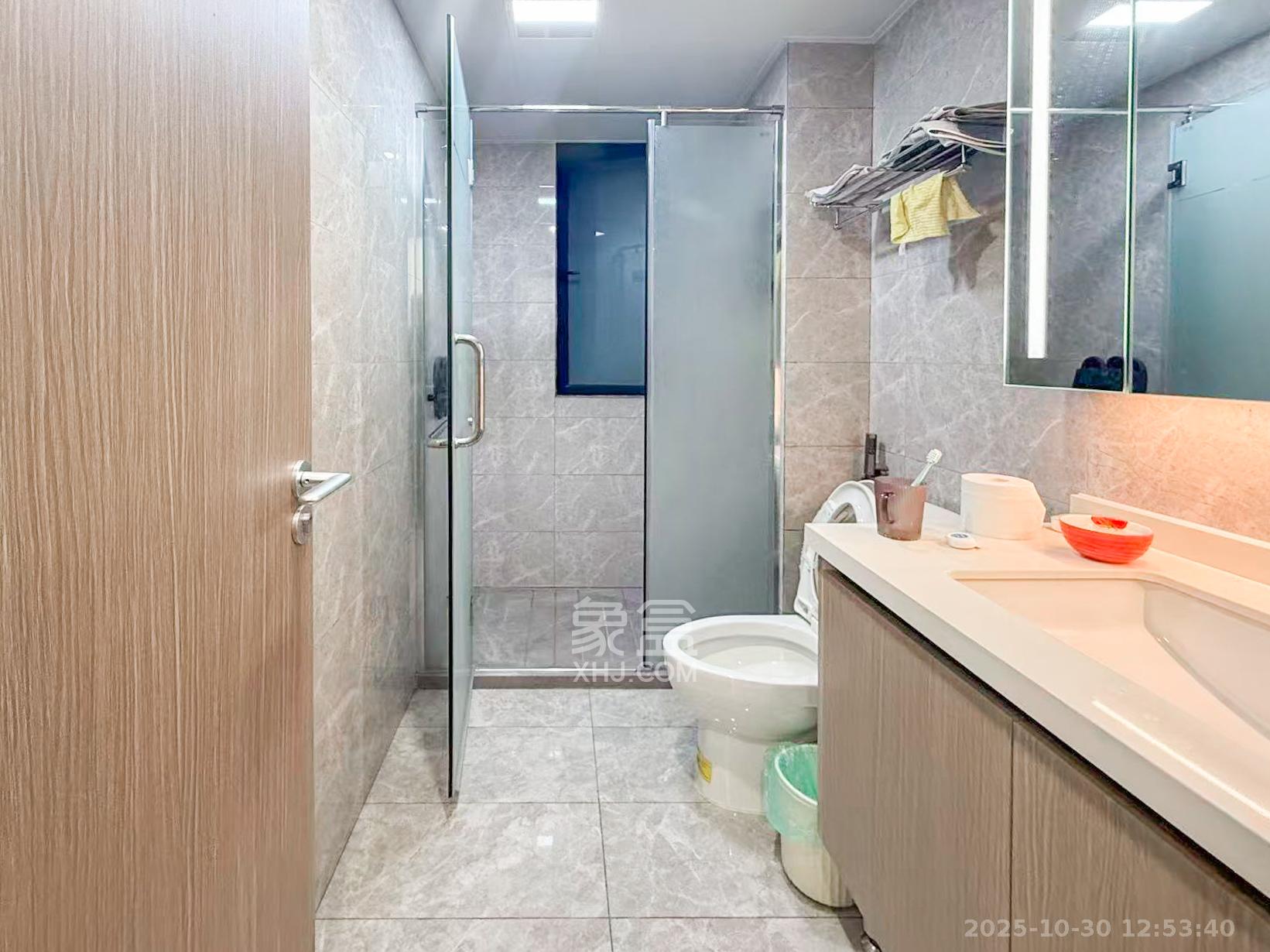 旭辉铂宸府  3室2厅2卫    115.0万卫生间