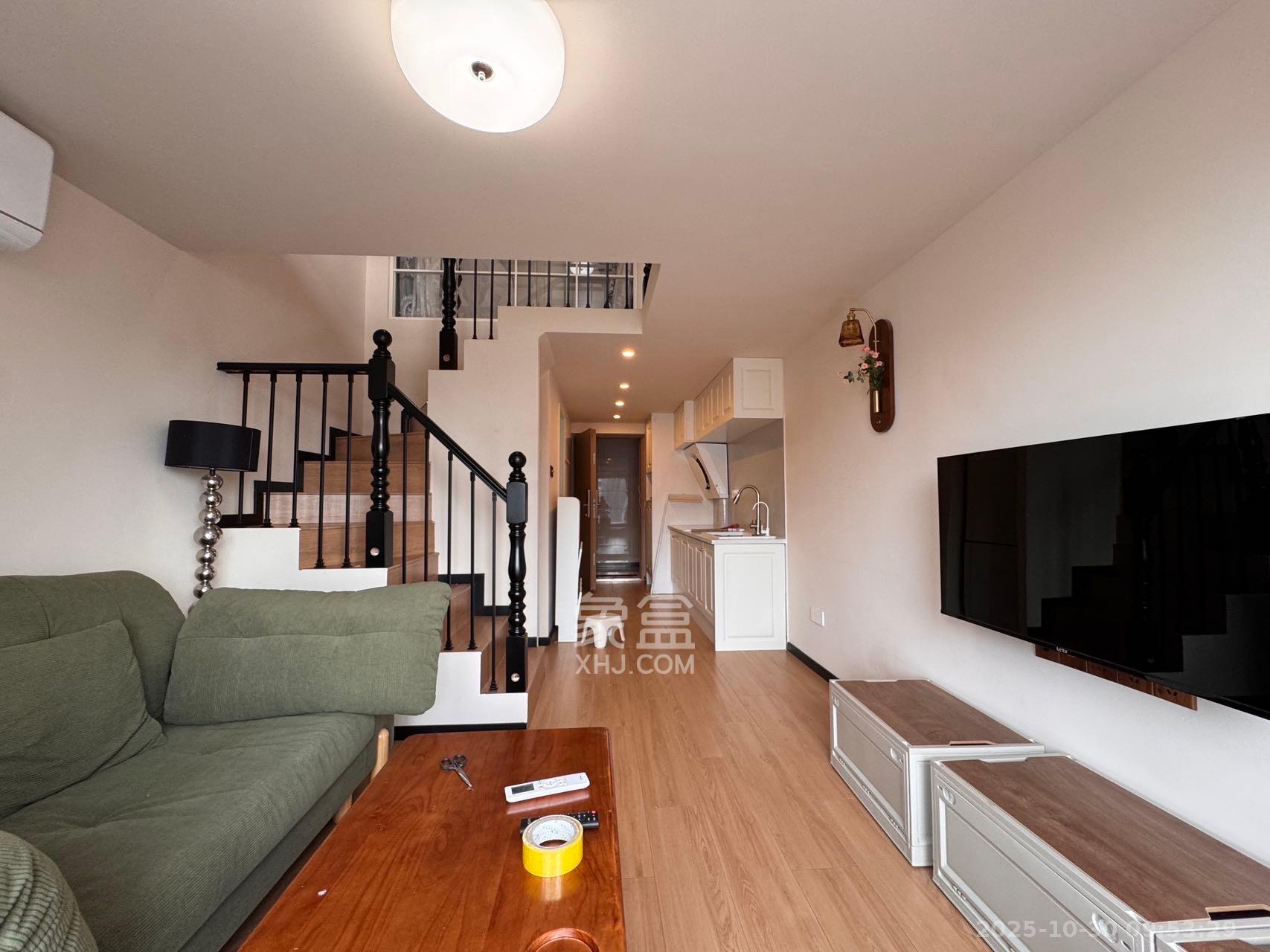 卓越江岸  2室1厅1卫    2800.0元/月室内图