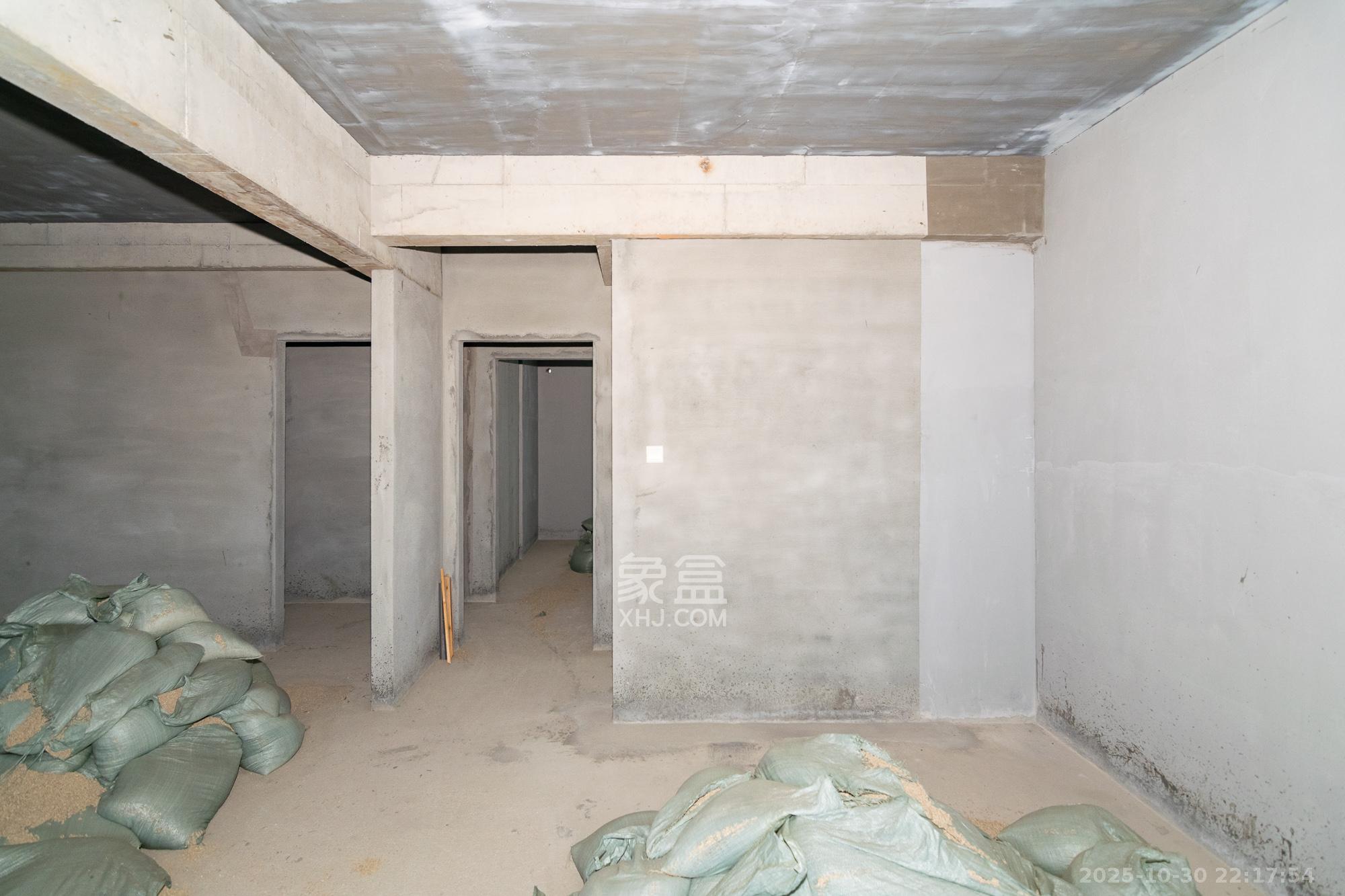 凯尔花缇紫郡  4室2厅2卫    72.0万卧室