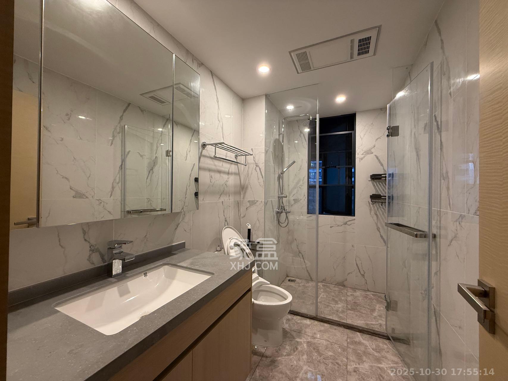 复地滨江金融中心  3室2厅2卫    4200.0元/月室内图