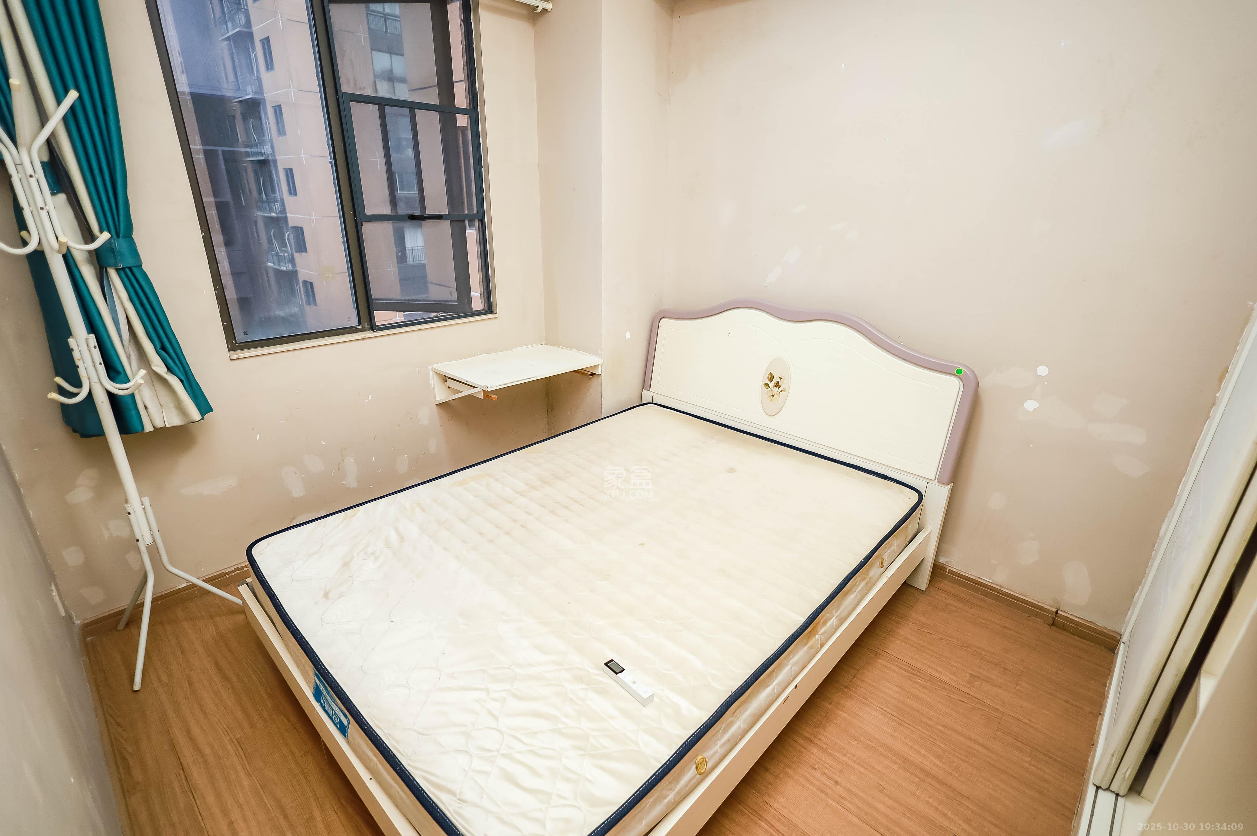 麓谷小镇  3室2厅1卫    54.8万卧室