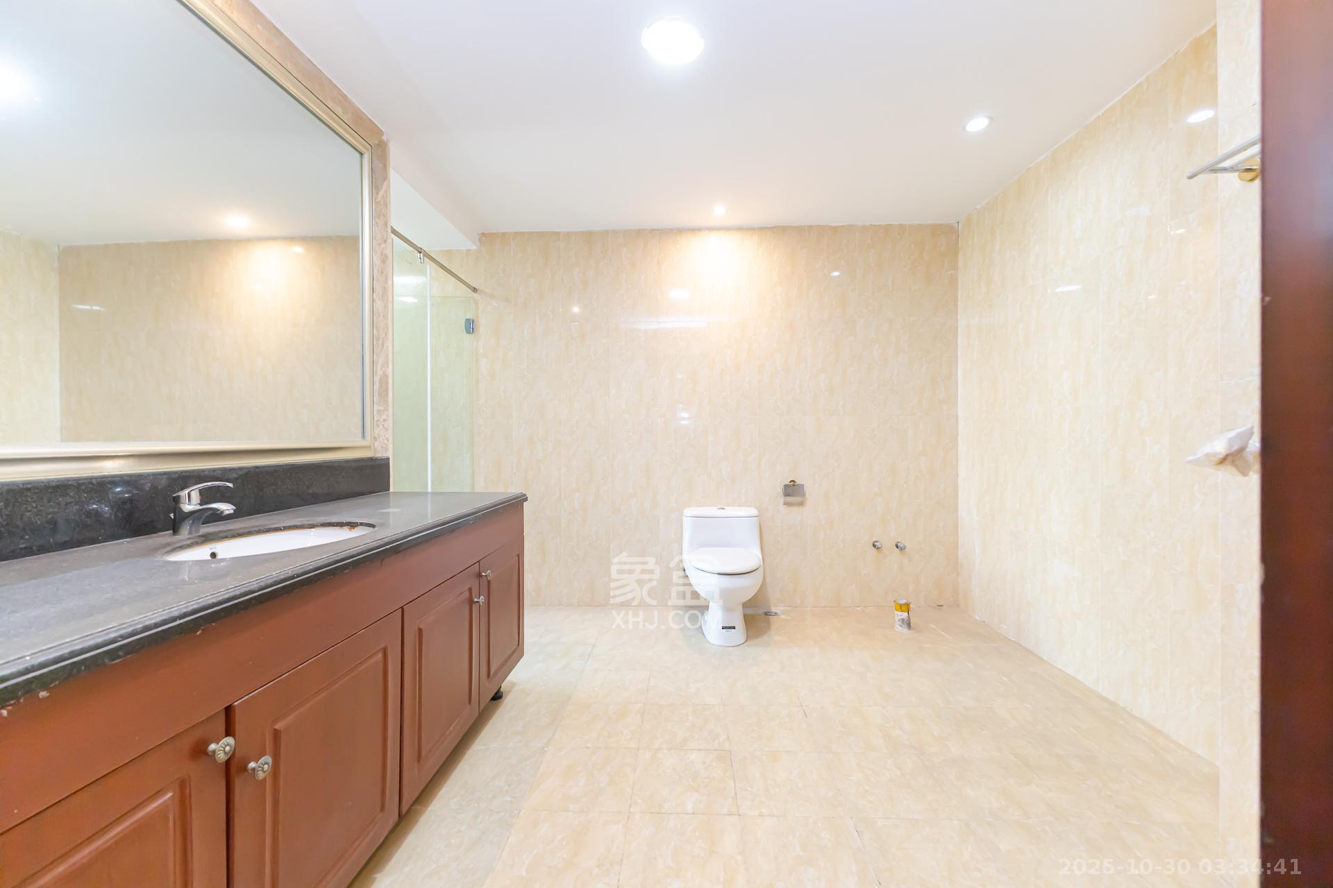 恒大名都  4室2厅4卫    125.0万 恒大名都  4室2厅4卫    125.0万卫生间