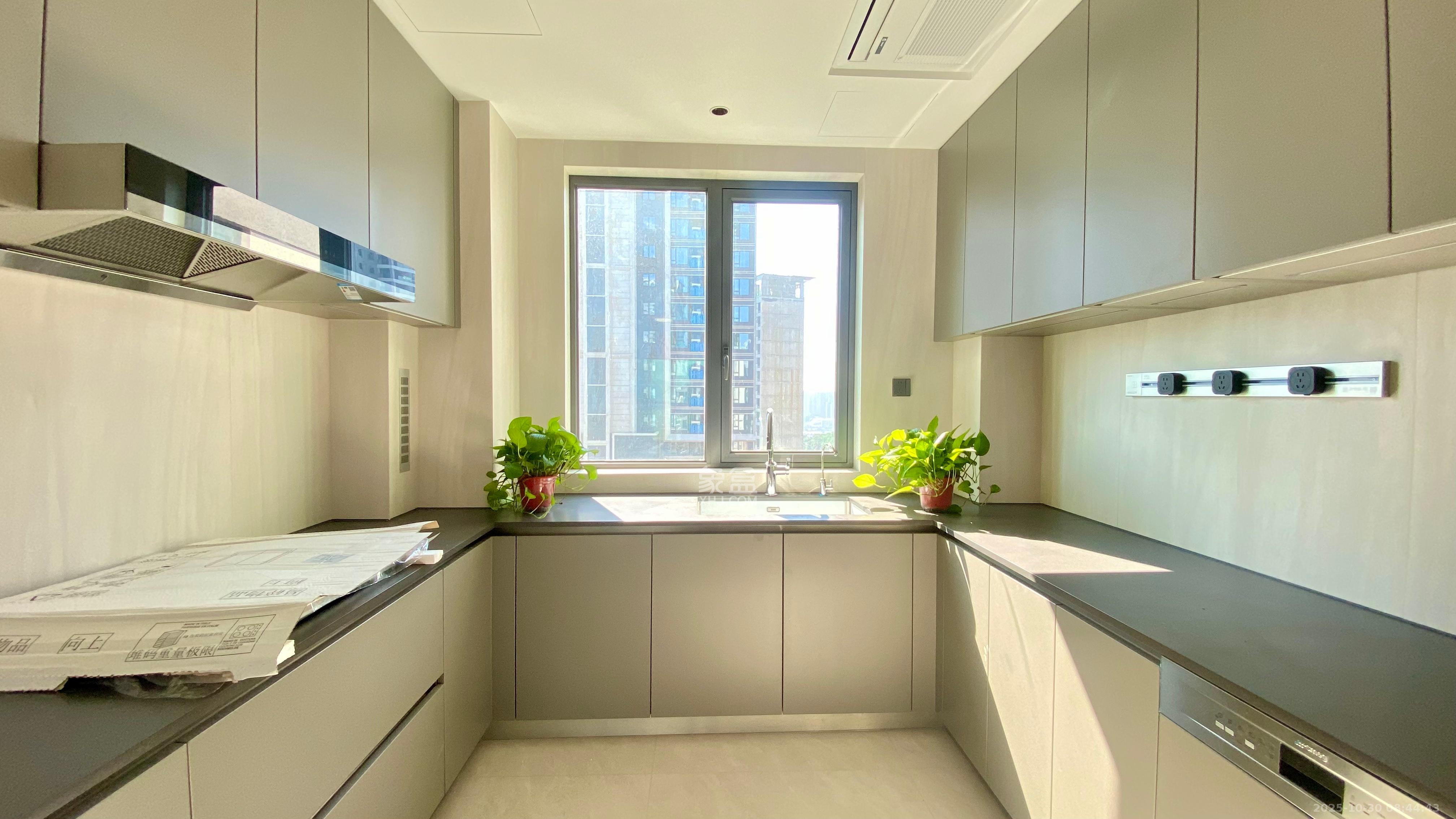 中海阅湘台  4室2厅3卫    11000.0元/月 中海阅湘台  4室2厅3卫    11000.0元/月室内图