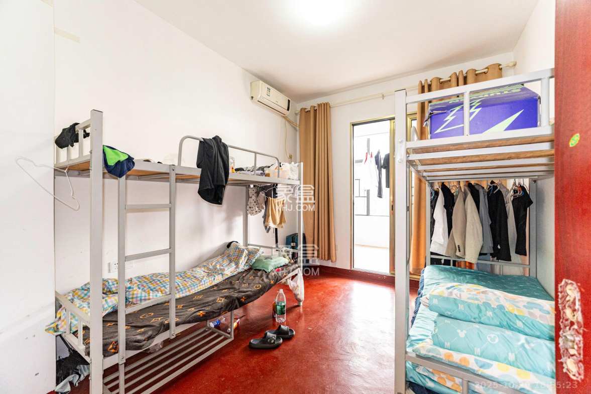 鹏基诺亚山林 4室2厅1卫 138.0万 鹏基诺亚山林 4室2厅1卫 138.0万卧室