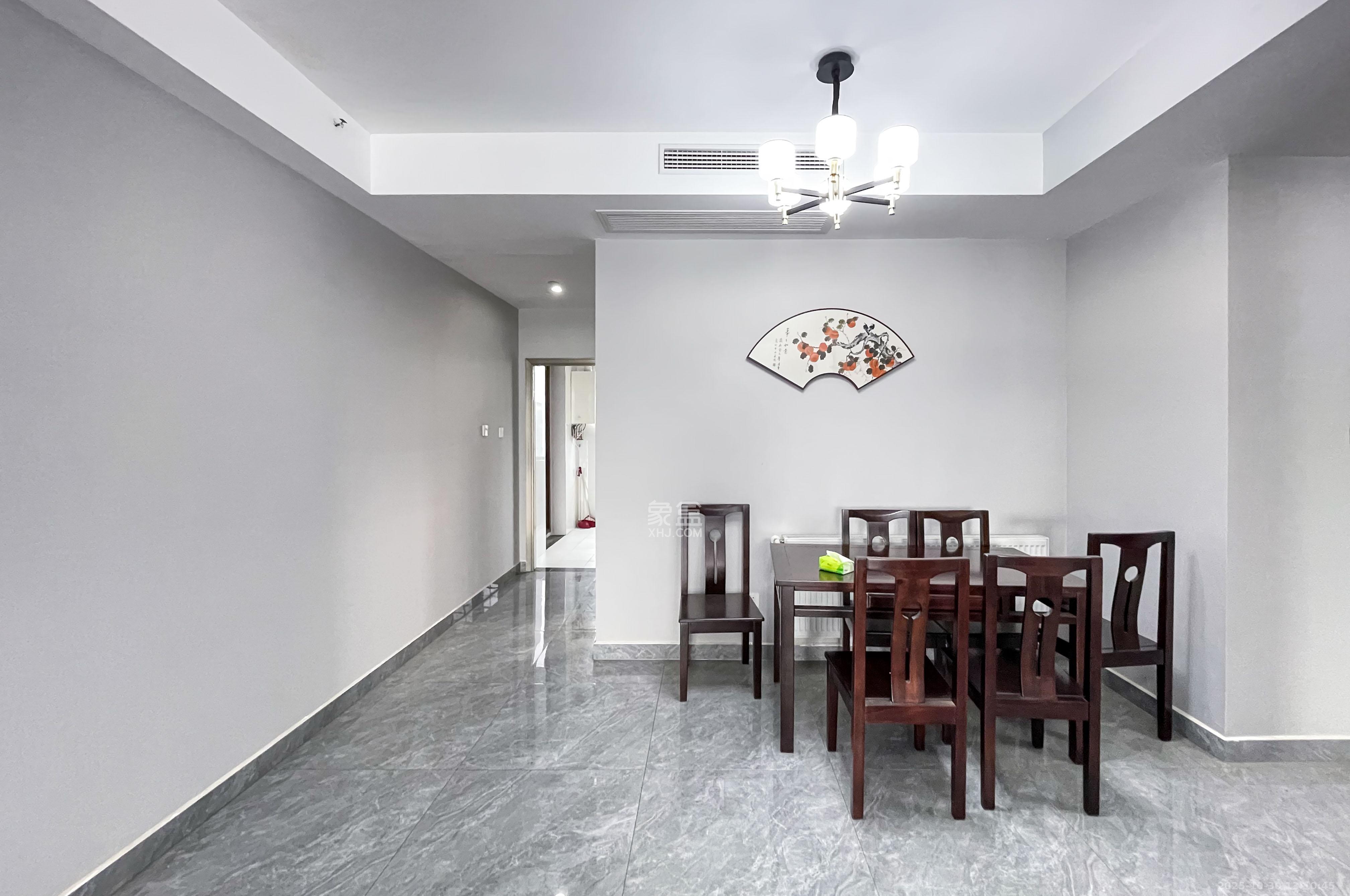 达美溪湖湾  4室2厅2卫    335.0万 达美溪湖湾  4室2厅2卫    335.0万客厅