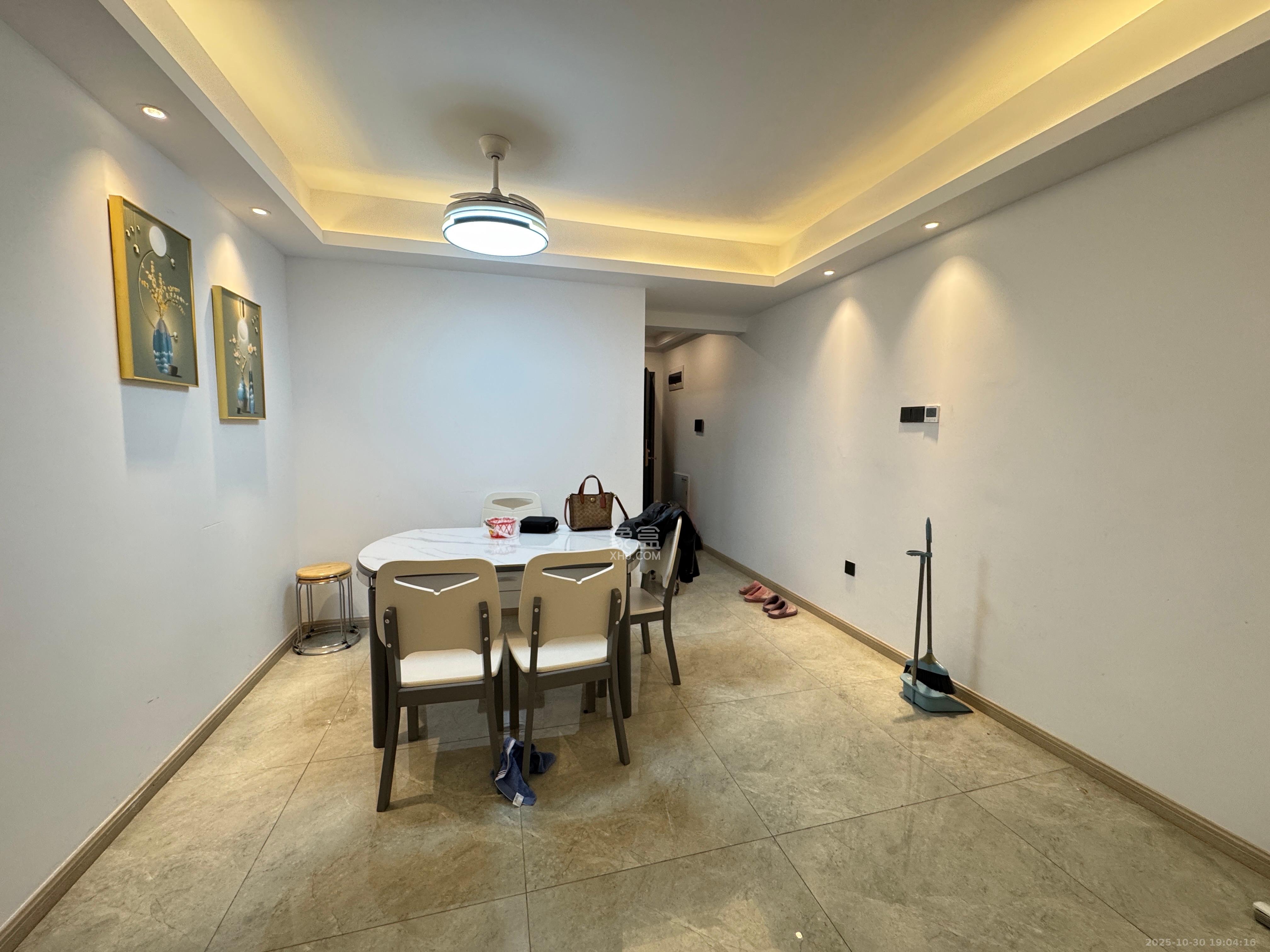 臻园  3室1厅2卫    3300.0元/月 臻园  3室1厅2卫    3300.0元/月室内图