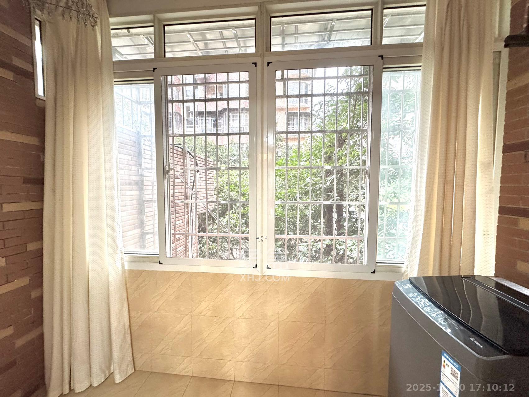 山水庭院  3室2厅2卫    2200.0元/月 山水庭院  3室2厅2卫    2200.0元/月室内图