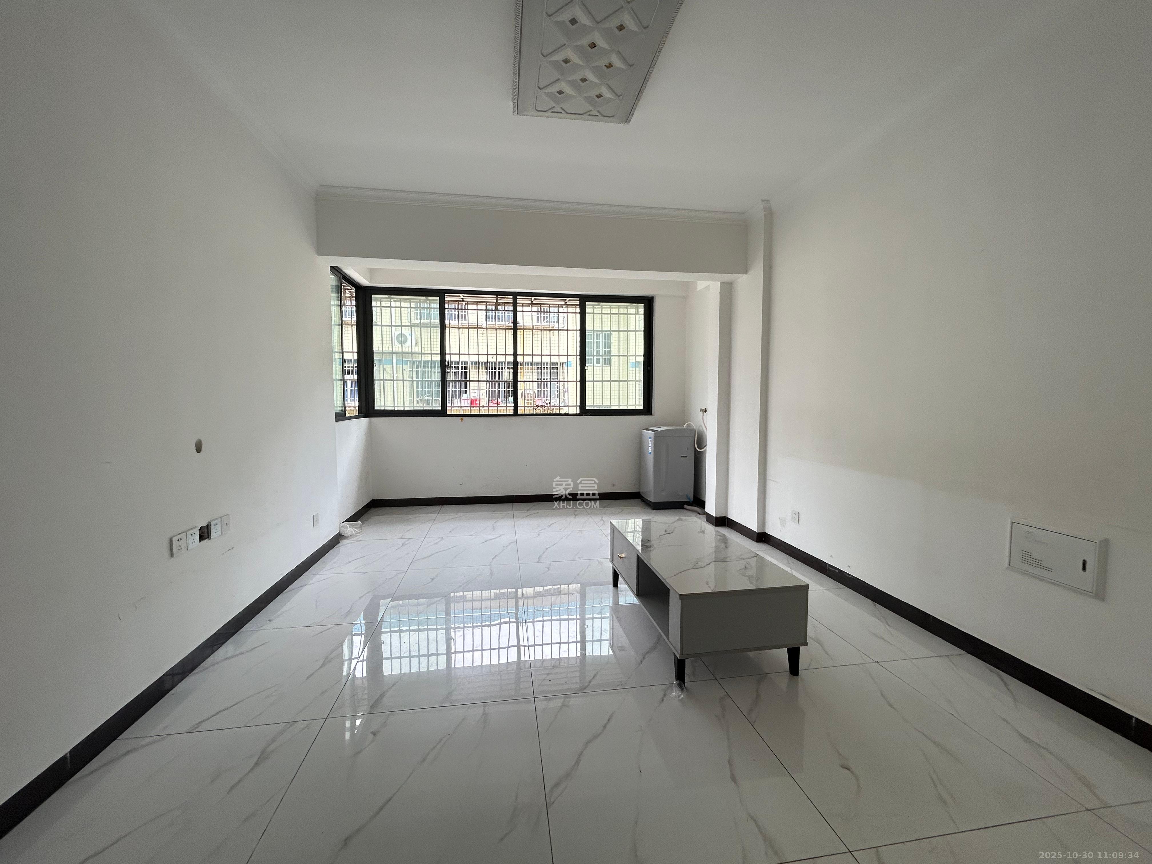 友兴家园  2室1厅1卫    1700.0元/月室内图