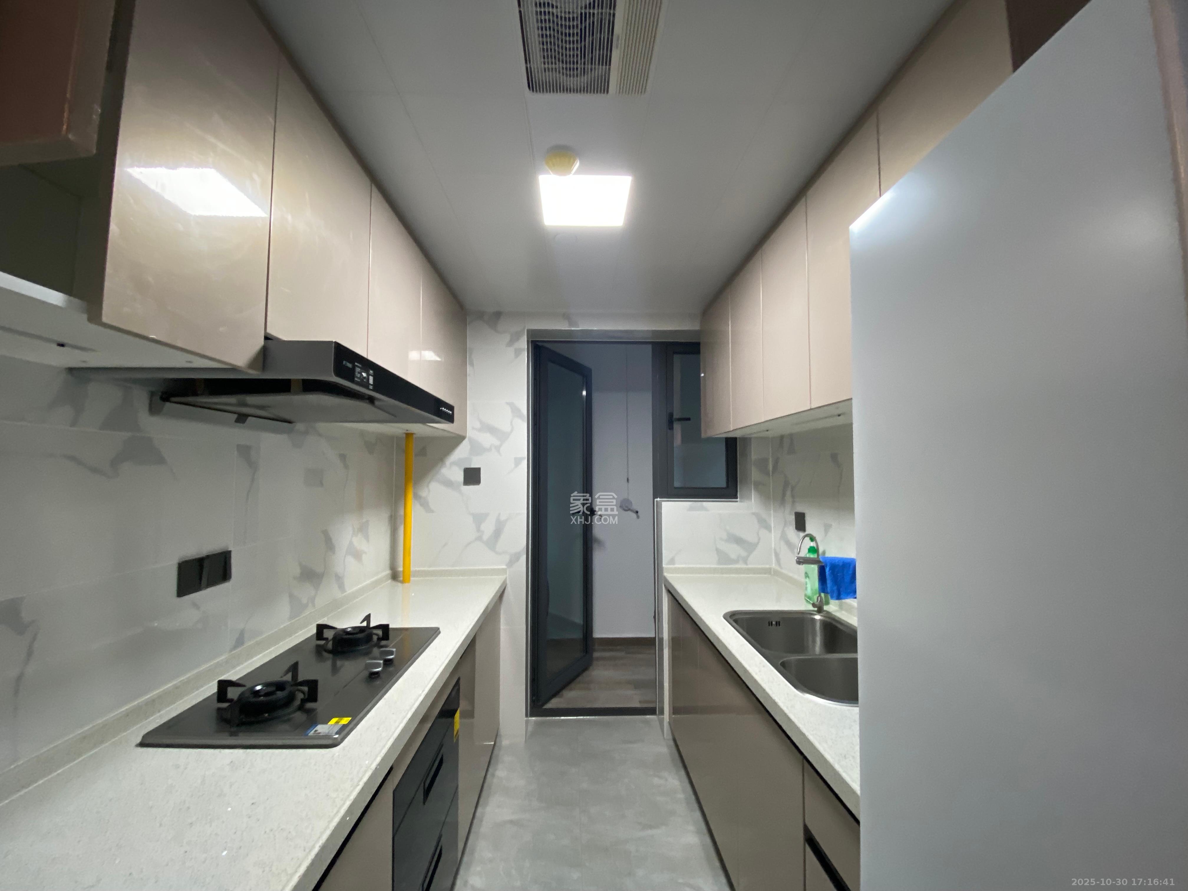 绿地V岛  3室2厅2卫    4200.0元/月室内图