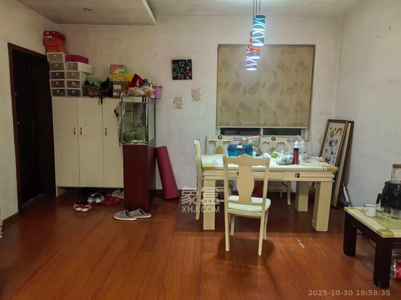 麓谷加州阳光  3室2厅2卫    2600.0元/月室内图