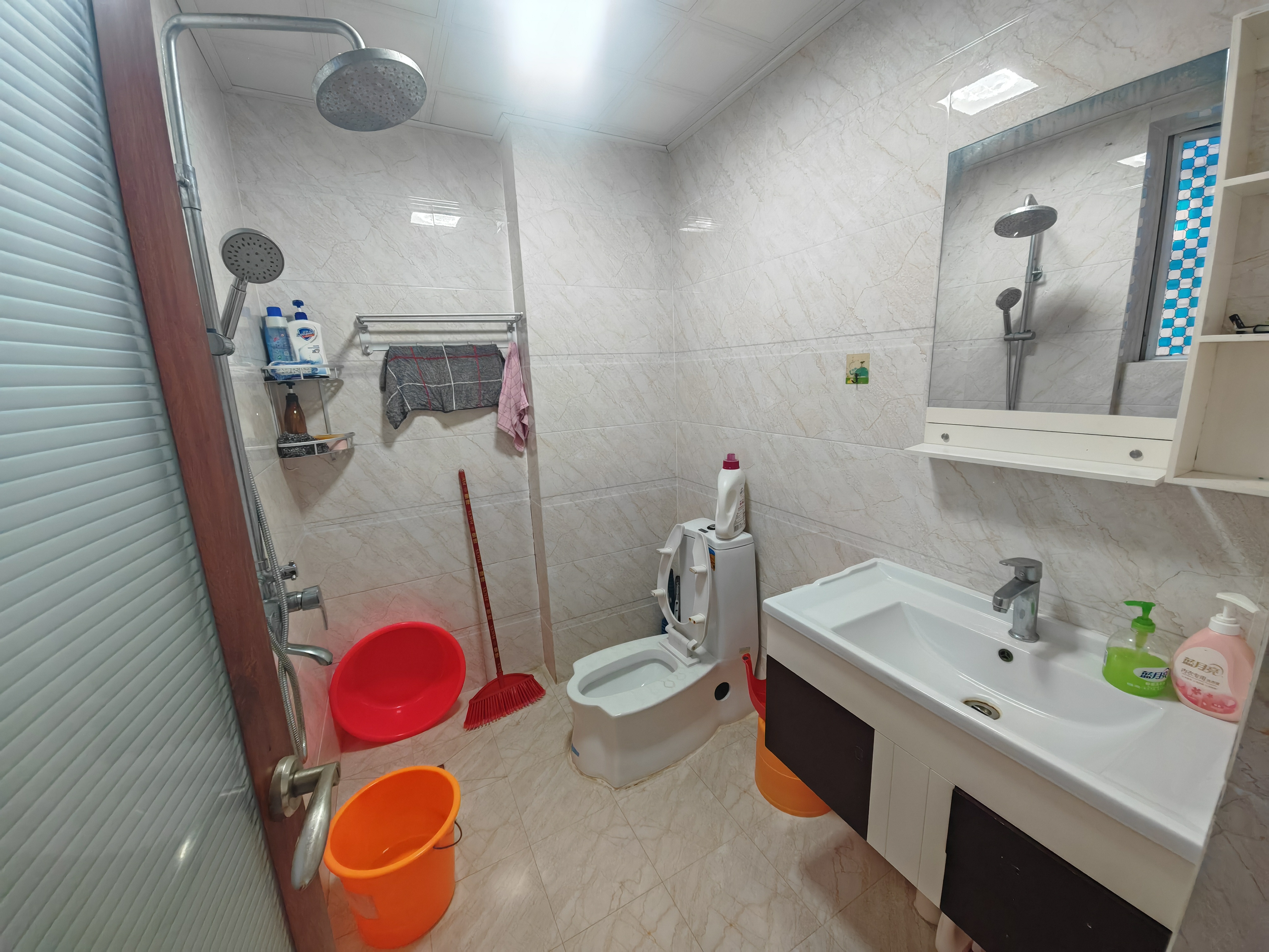 宝泰温泉花园  2室1厅1卫    2400.0元/月 宝泰温泉花园  2室1厅1卫    2400.0元/月室内图