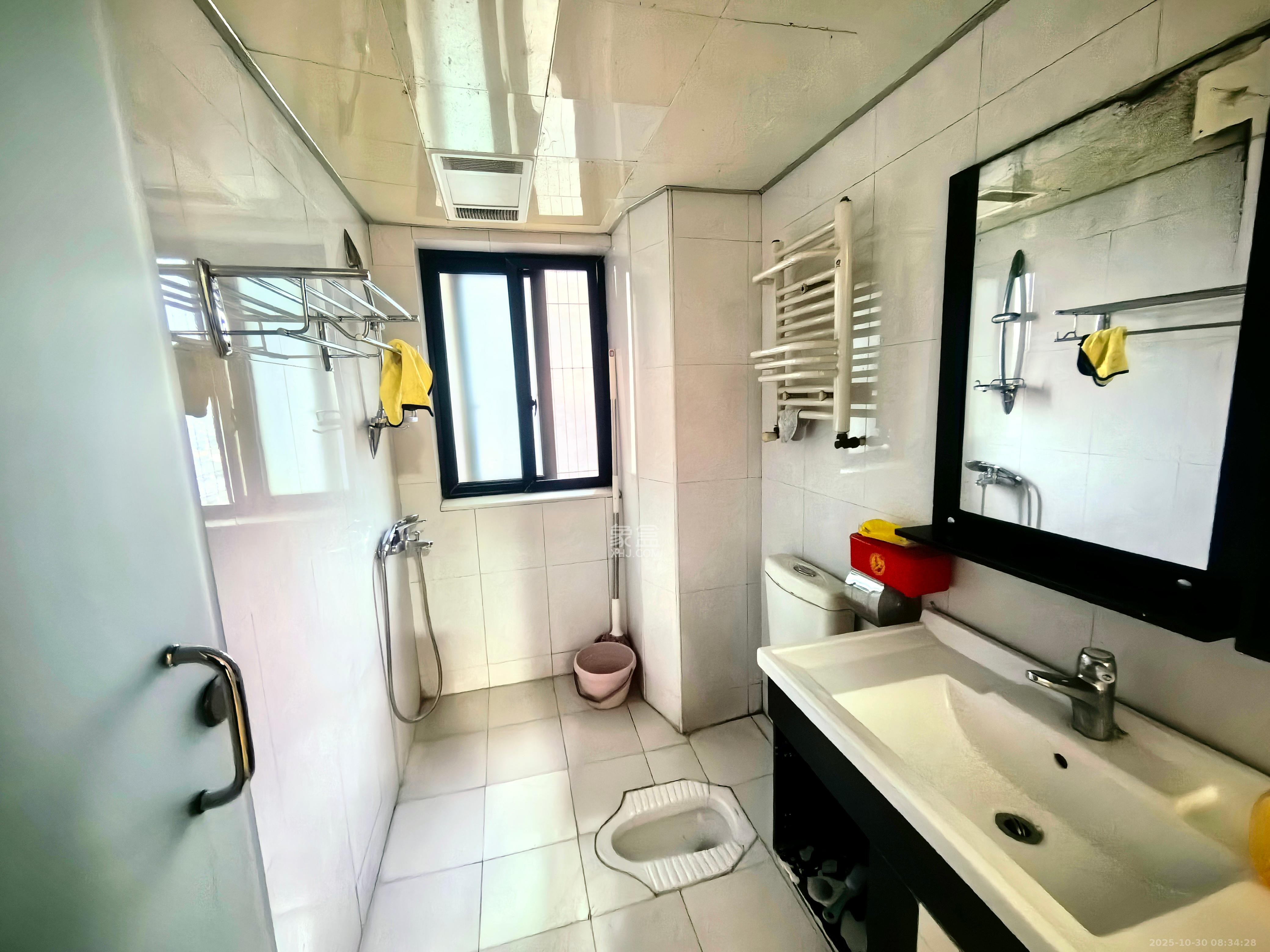 浏阳河畔家园  3室2厅2卫    2600.0元/月室内图