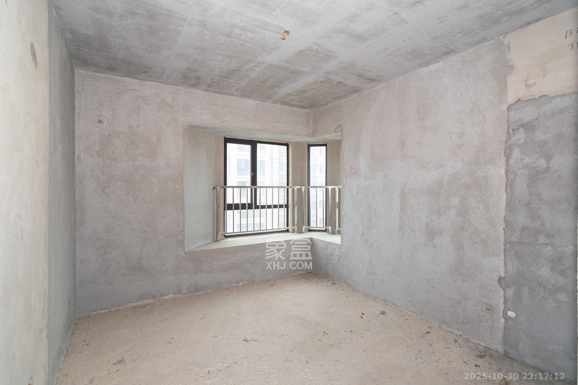 裕田奥莱小镇  3室2厅2卫    70.0万 裕田奥莱小镇  3室2厅2卫    70.0万卧室