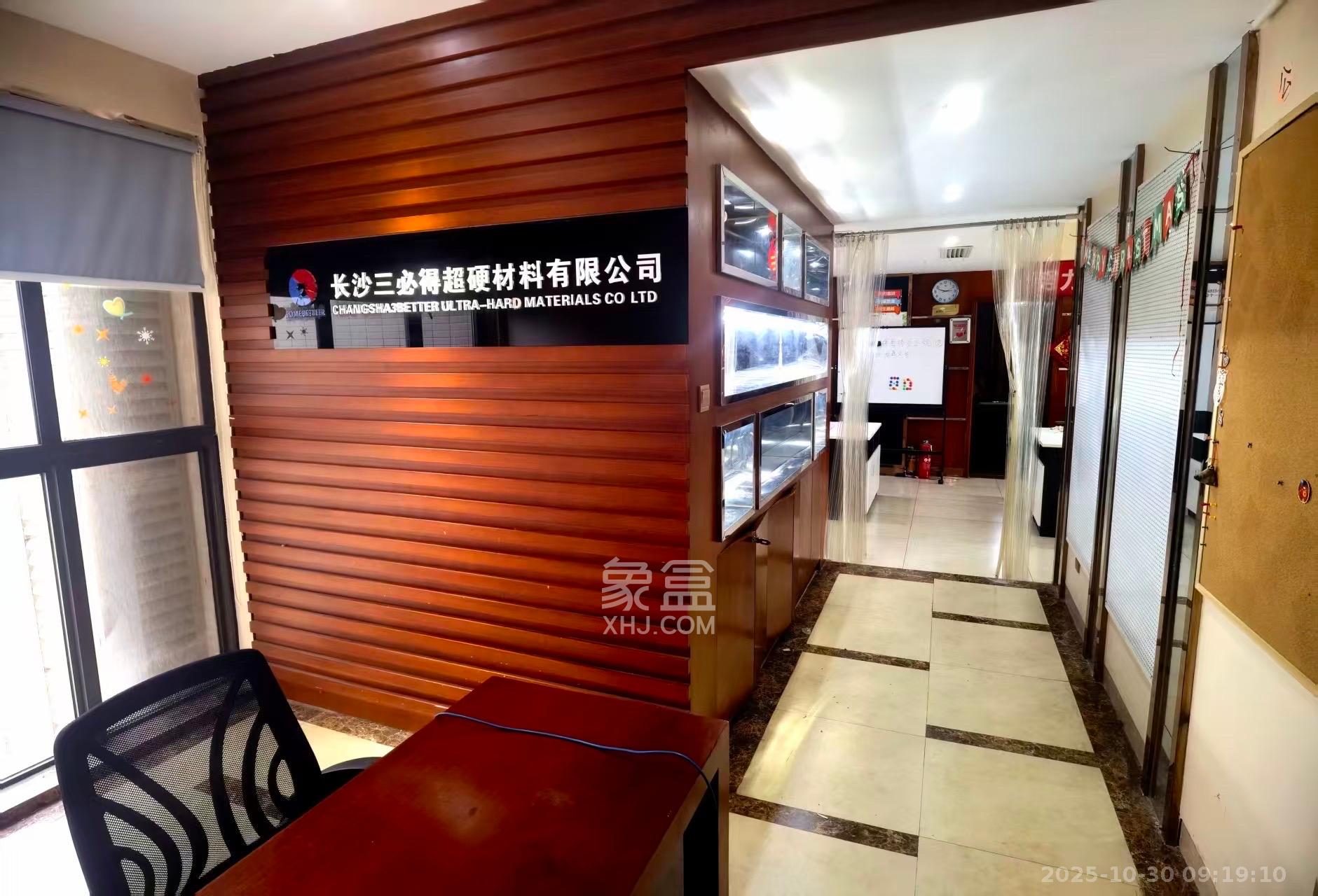 华晨国际公馆  3室1厅1卫    5100.0元/月