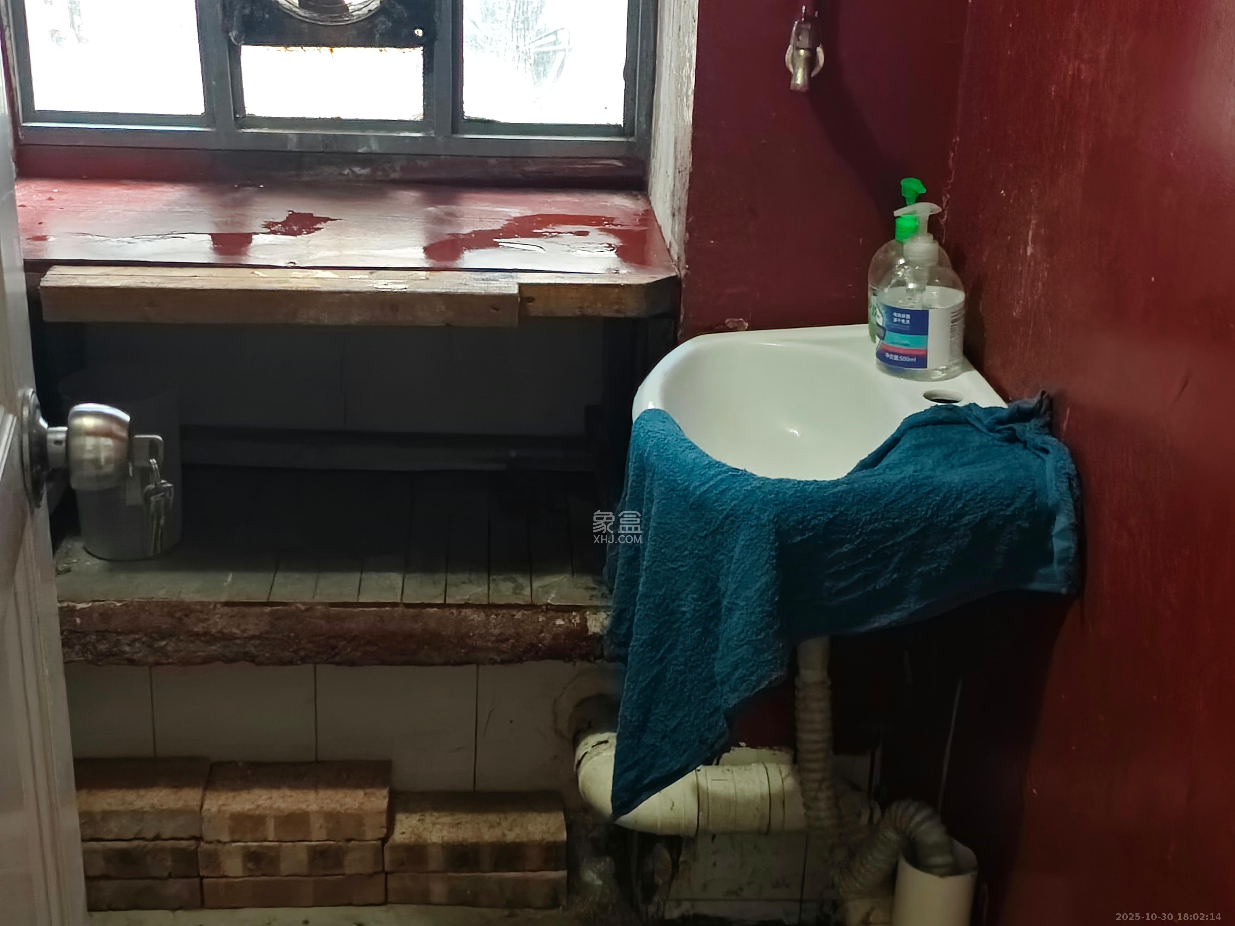 涂家冲社区(涂新小区、农商银行宿舍) 1室0厅1卫 800.0元/月 涂家冲社区(涂新小区、农商银行宿舍) 1室0厅1卫 800.0元/月室内图