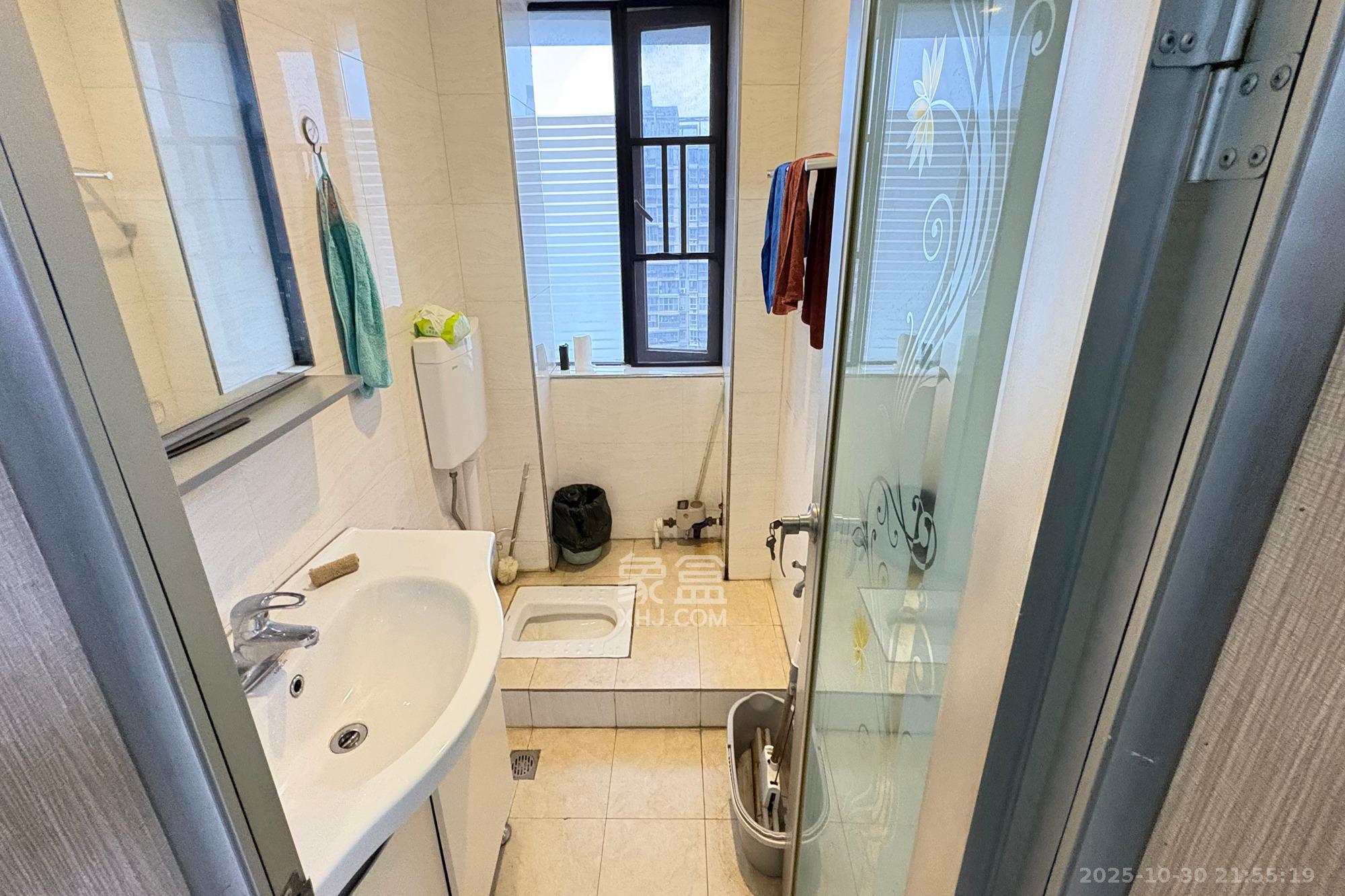 锦泰东环国际  2室2厅1卫    86.0万卫生间