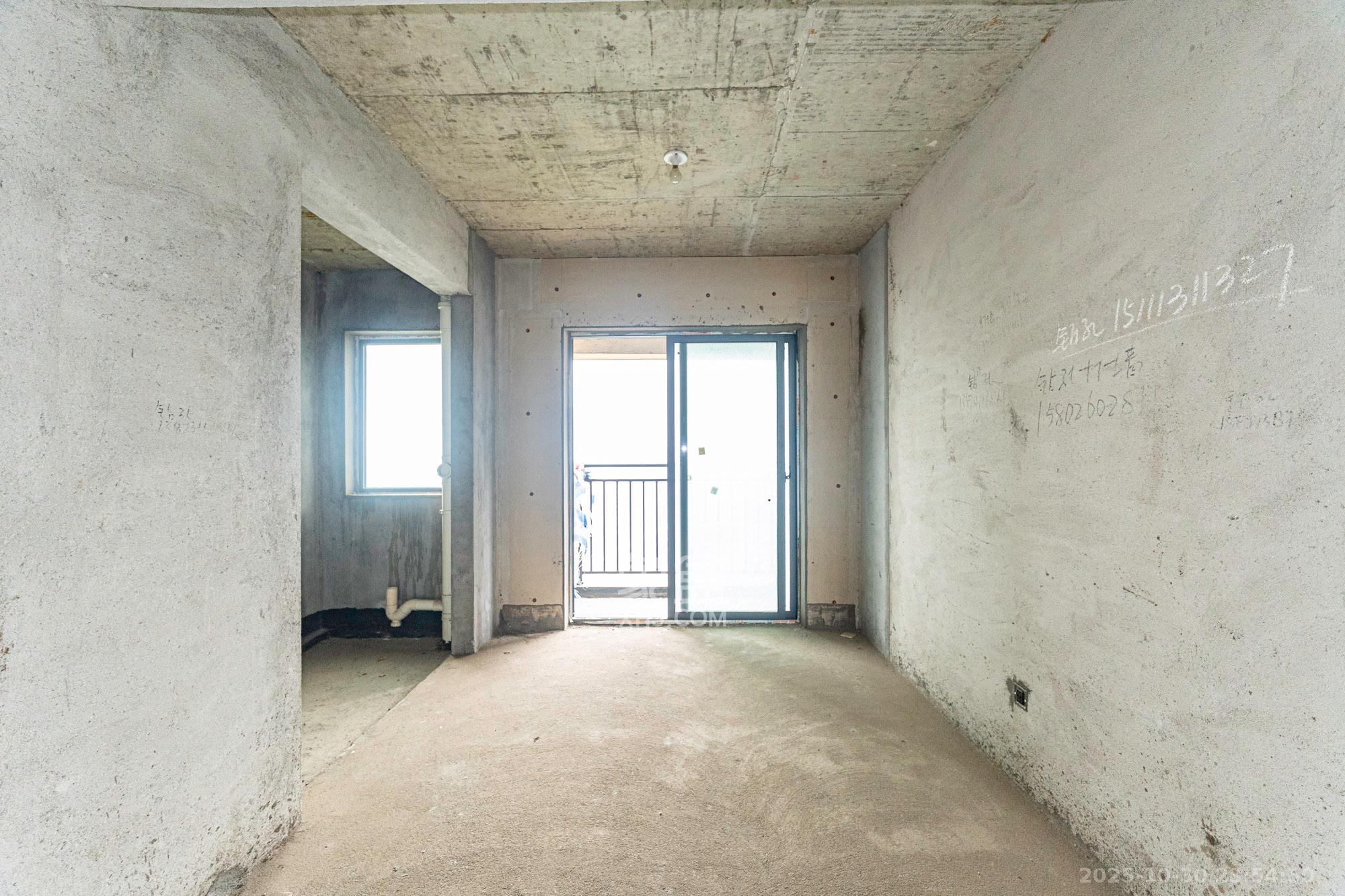 佳俊万家府  4室2厅2卫    109.0万 佳俊万家府  4室2厅2卫    109.0万客厅