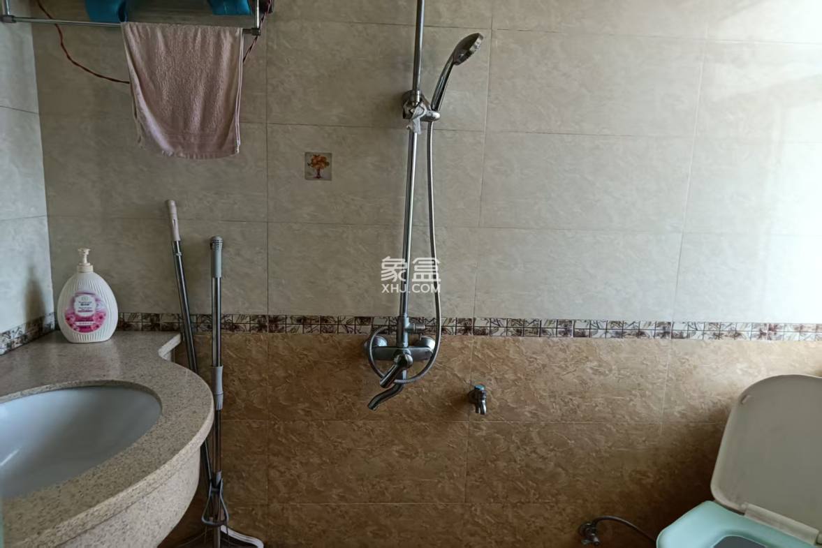 龙华区检察院宿舍 4室2厅2卫 3300.0元/月 龙华区检察院宿舍 4室2厅2卫 3300.0元/月室内图