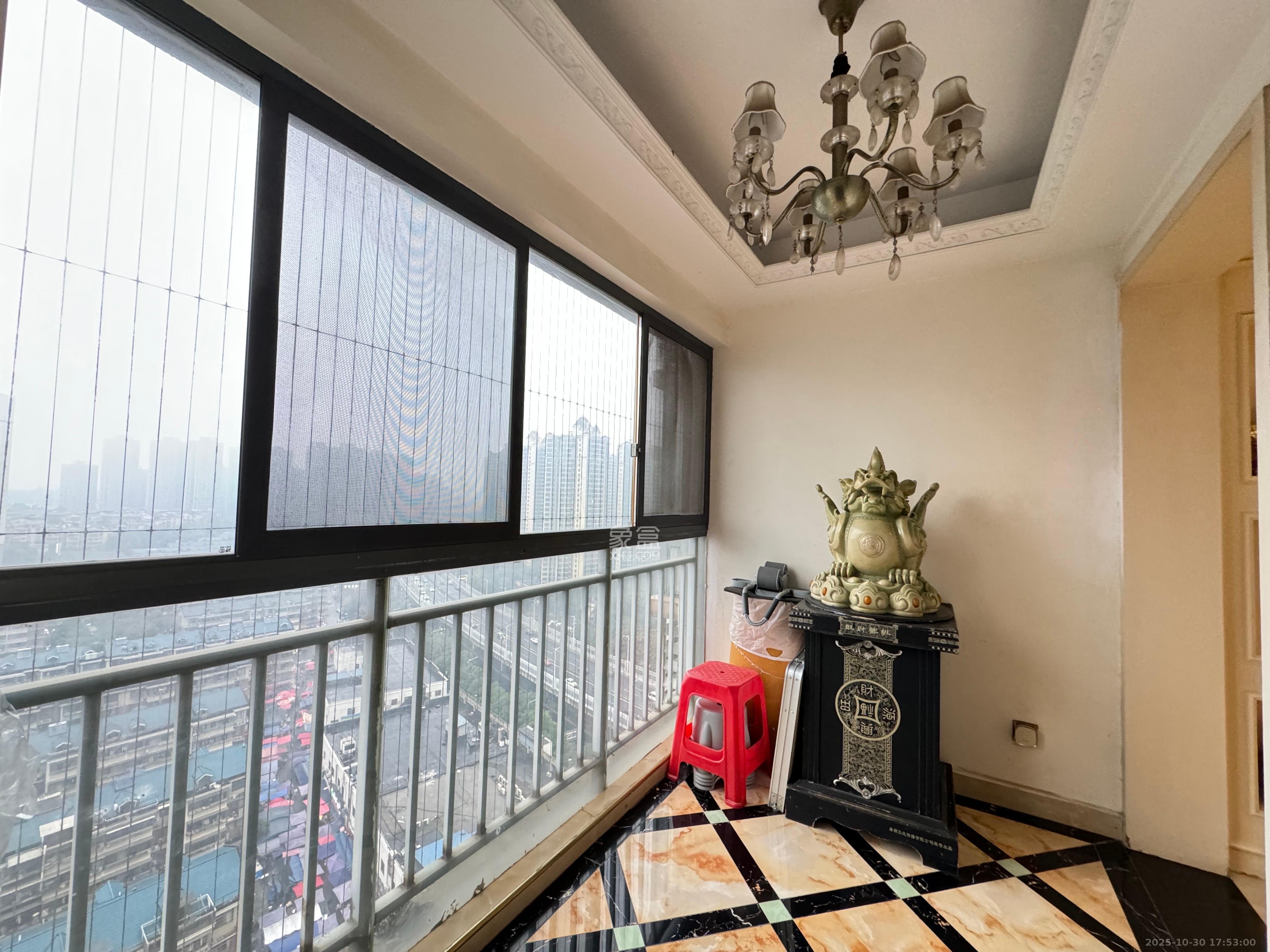 月畔湾 3室2厅1卫 2400.0元/月 月畔湾 3室2厅1卫 2400.0元/月室内图