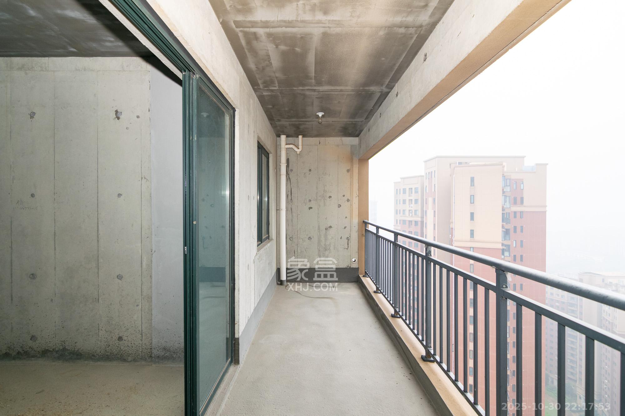 凯尔花缇紫郡  4室2厅2卫    72.0万阳台