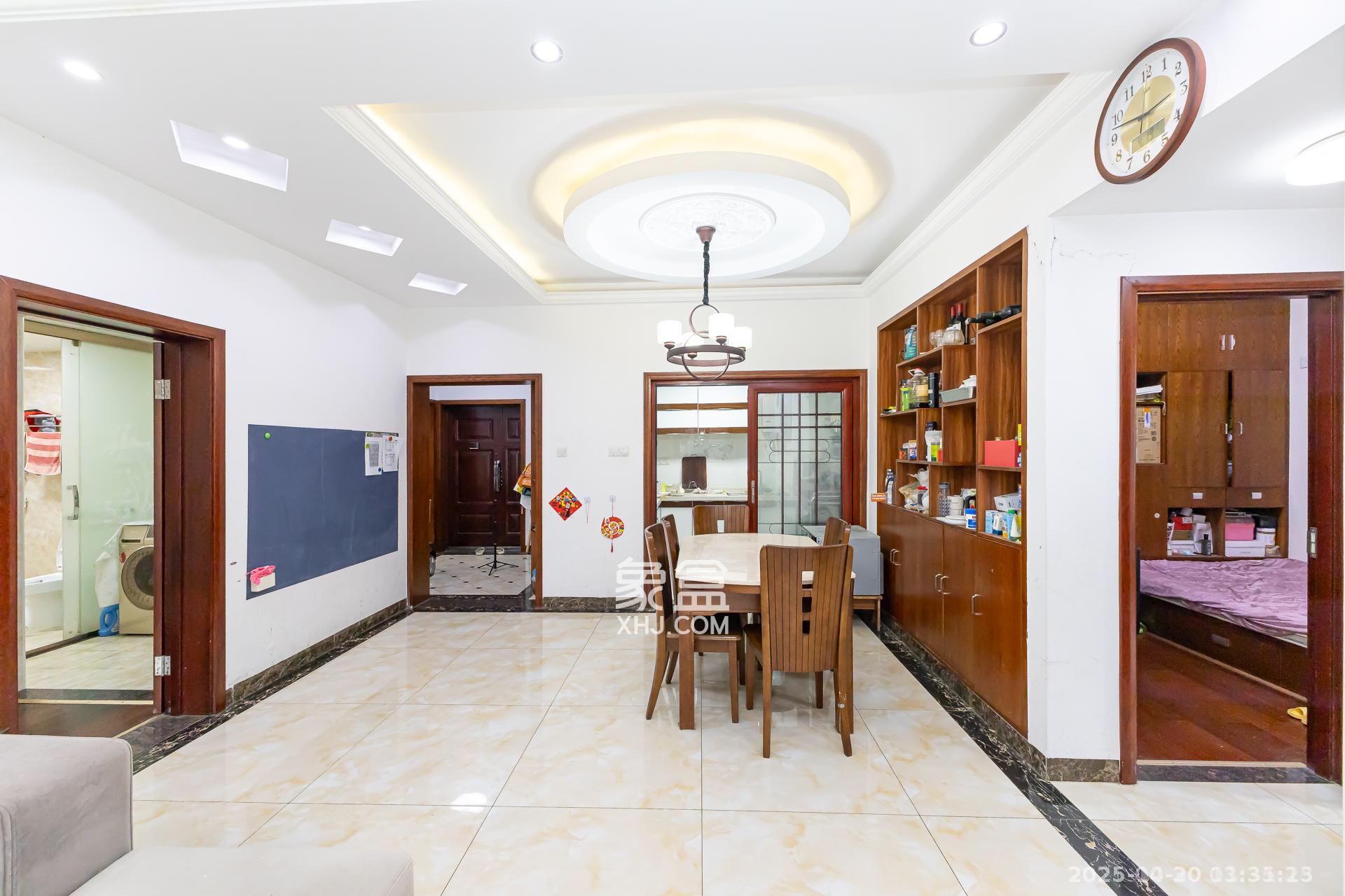 名家翡翠花园  4室2厅2卫    2500.0元/月 名家翡翠花园  4室2厅2卫    2500.0元/月室内图