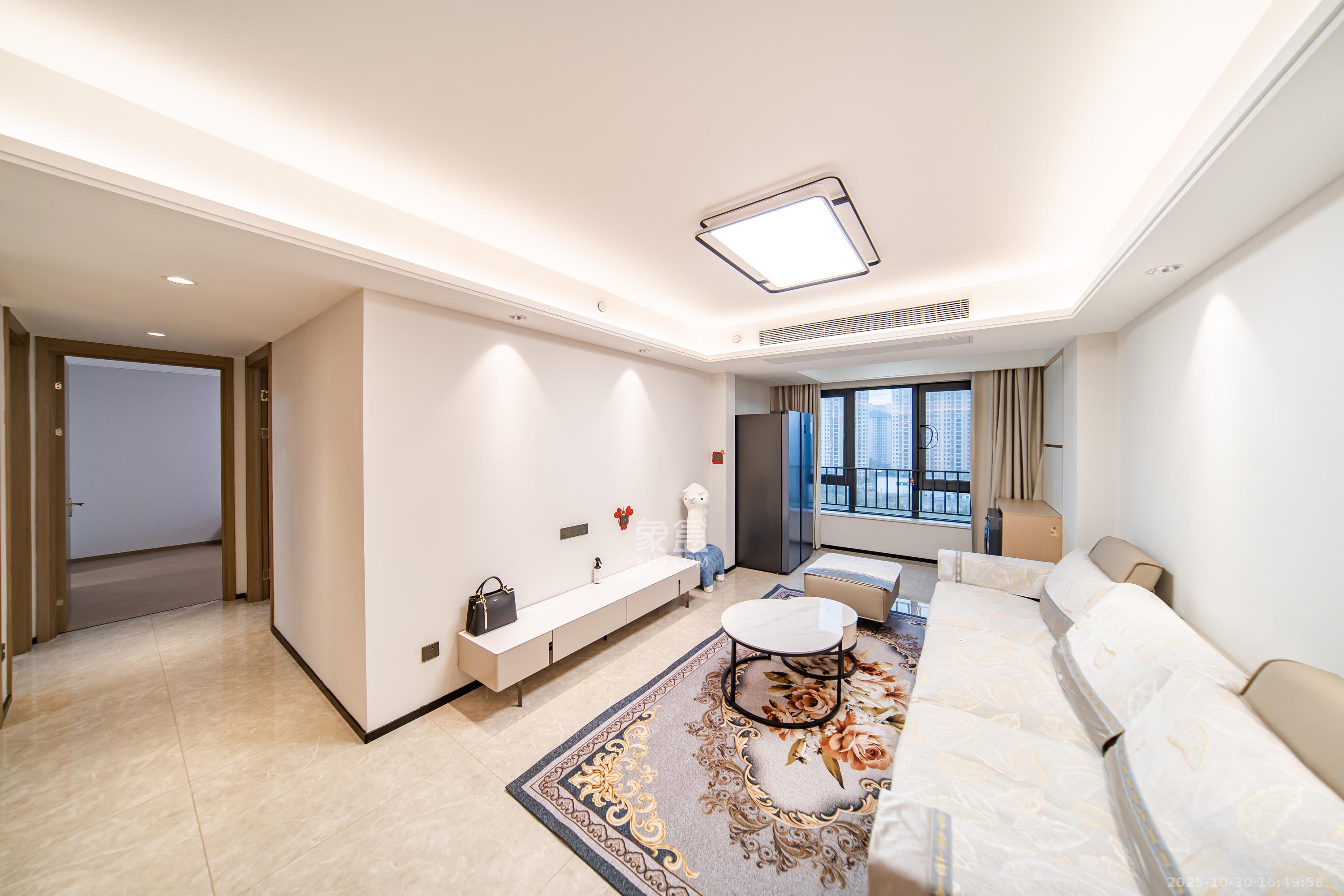 华润凯旋门二期 3室2厅2卫 140.0万 华润凯旋门二期 3室2厅2卫 140.0万客厅