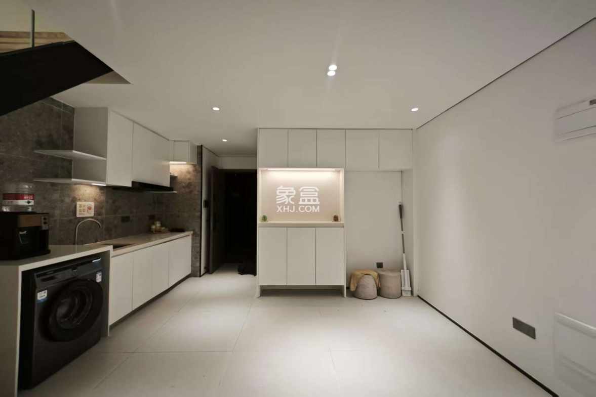 海航豪庭南苑  1室1厅2卫    2600.0元/月 海航豪庭南苑  1室1厅2卫    2600.0元/月室内图1