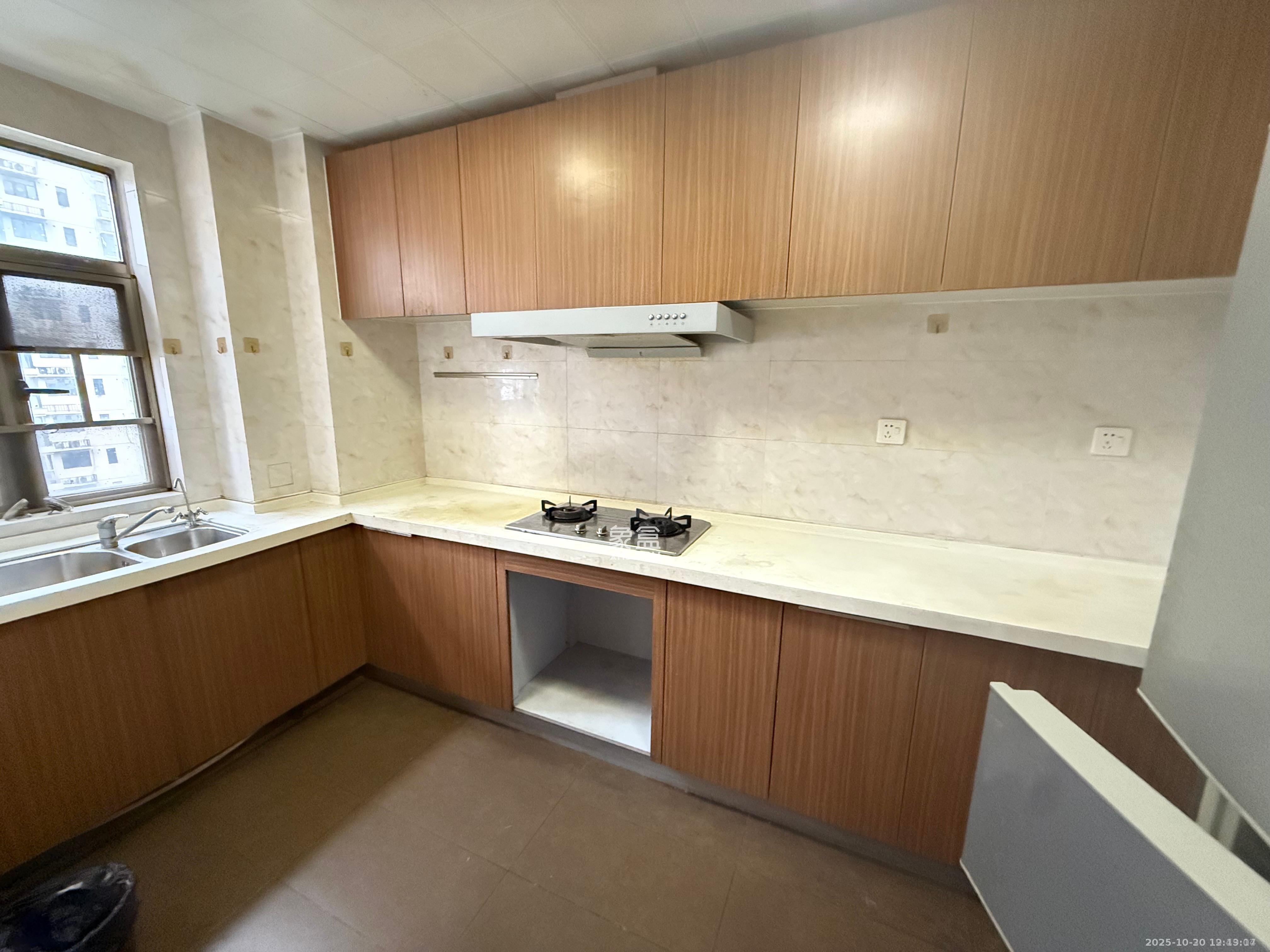 江山帝景哈佛  4室2厅2卫    2600.0元/月 江山帝景哈佛  4室2厅2卫    2600.0元/月室内图