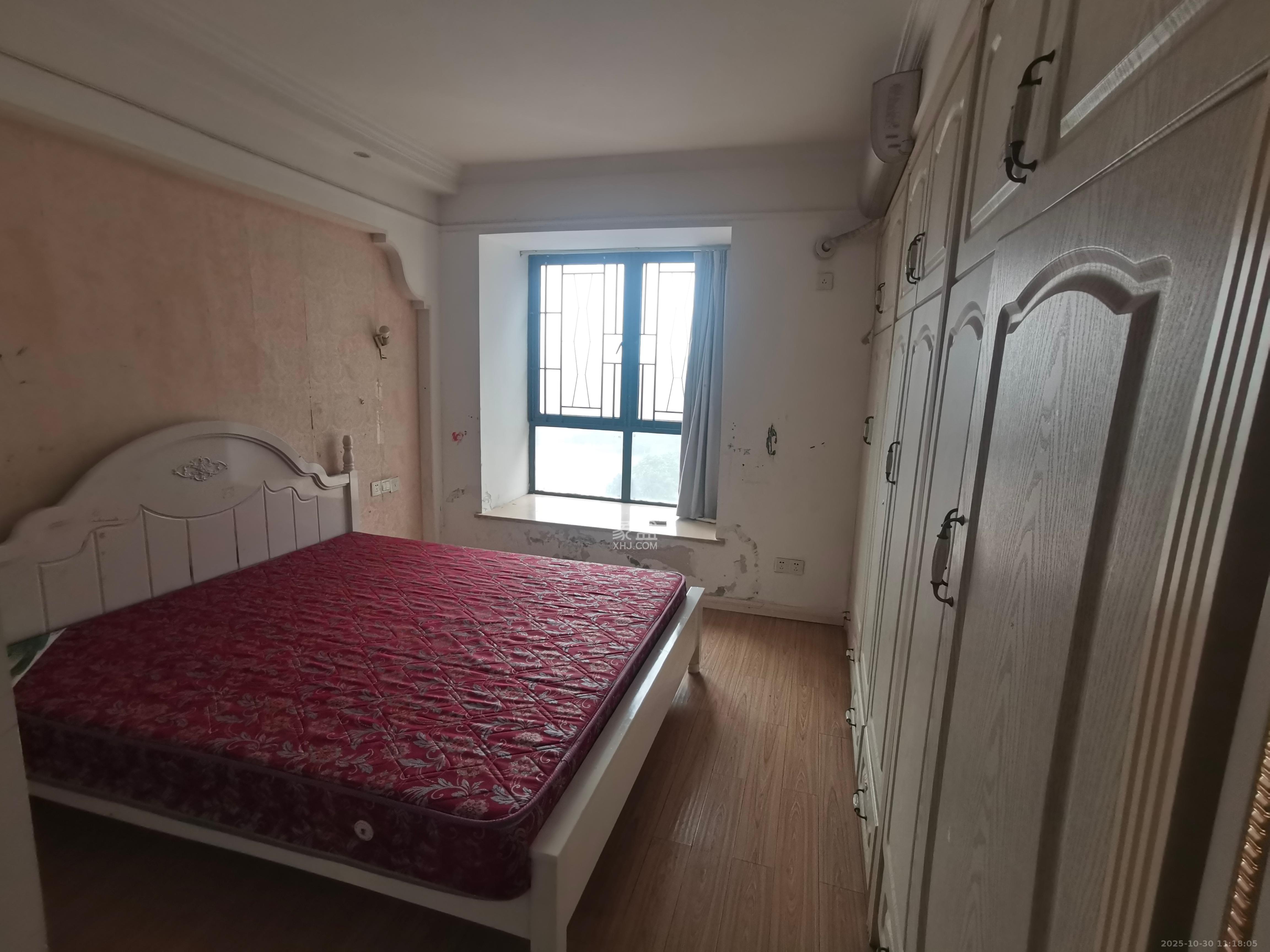 美利新世界  1室2厅2卫    2300.0元/月