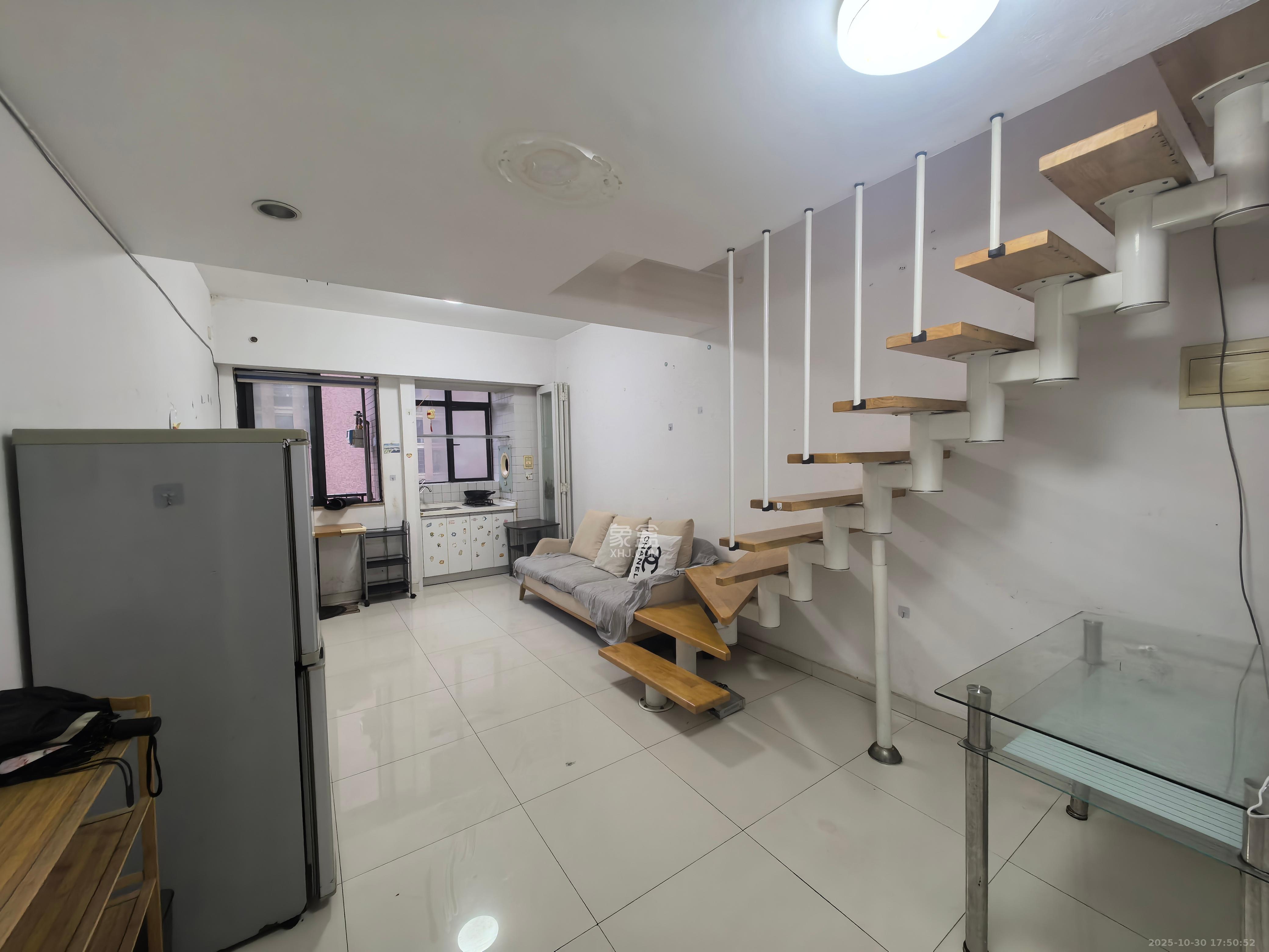 华润凤凰城一期  1室1厅1卫    1500.0元/月室内图