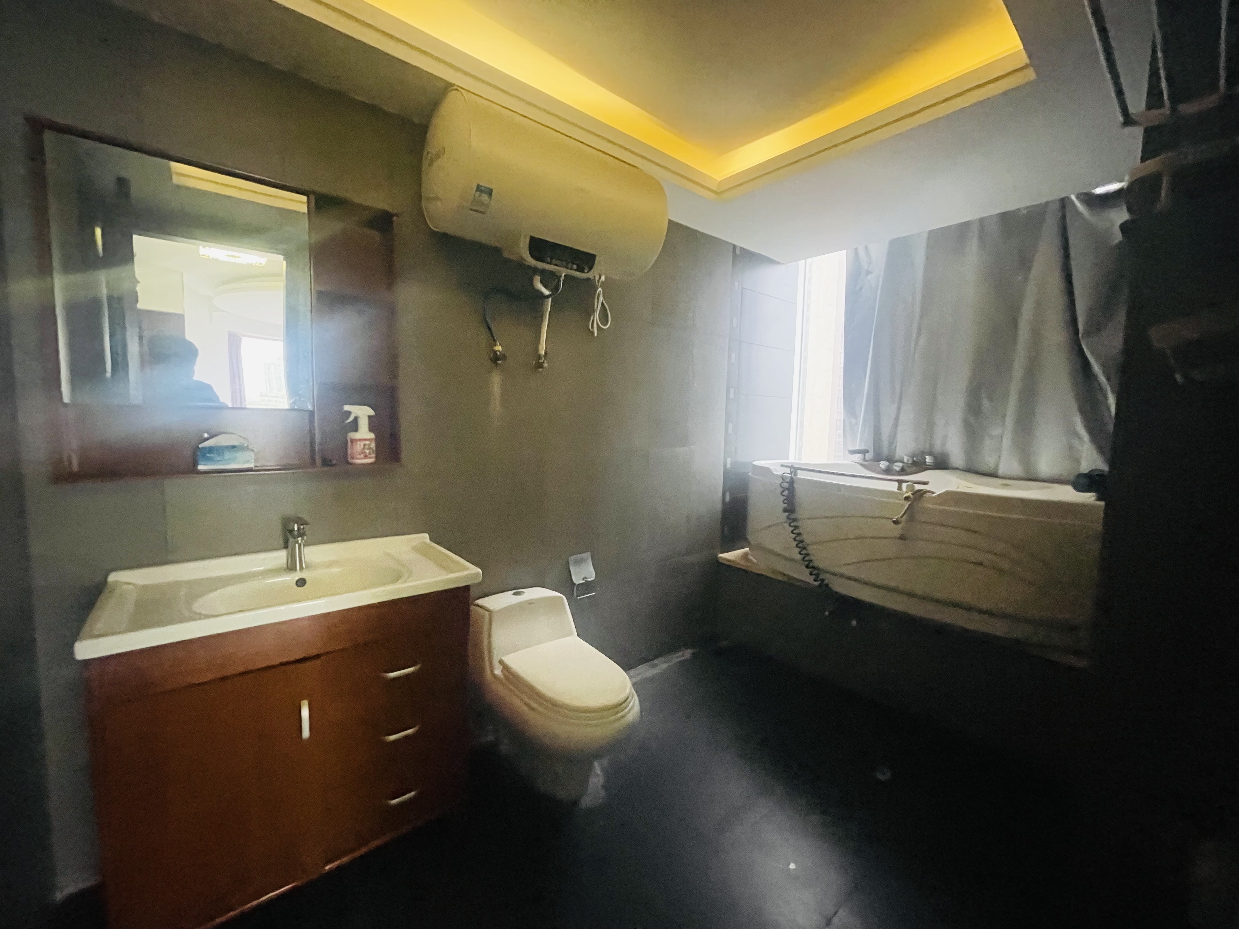 半山花园 5室2厅1卫 5800.0元/月 半山花园 5室2厅1卫 5800.0元/月室内图