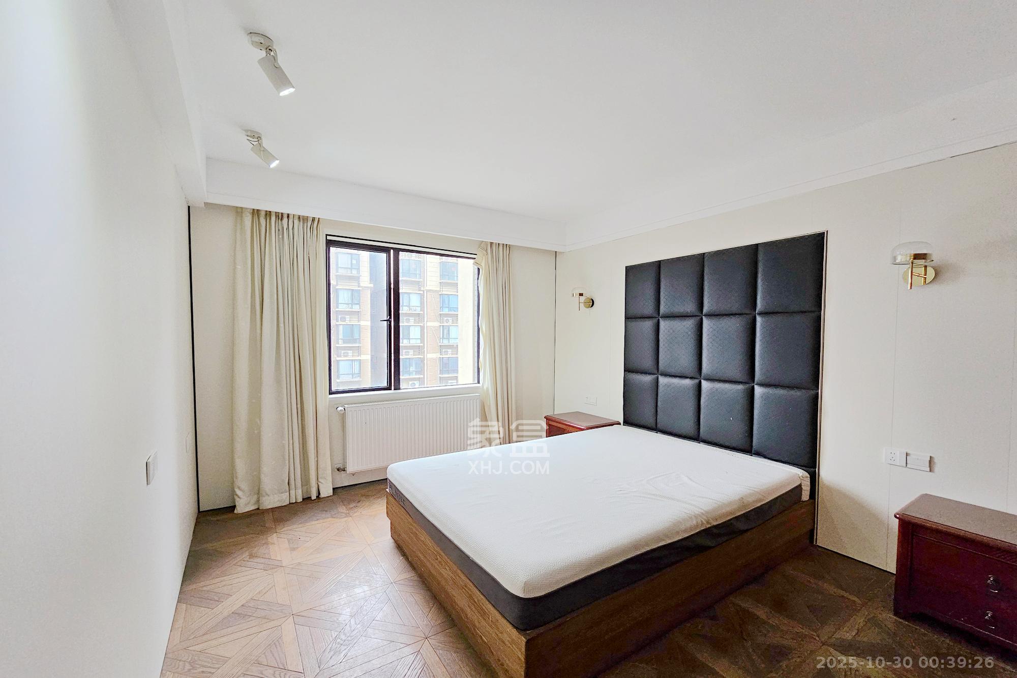 三江花中城  3室2厅2卫    128.0万卧室