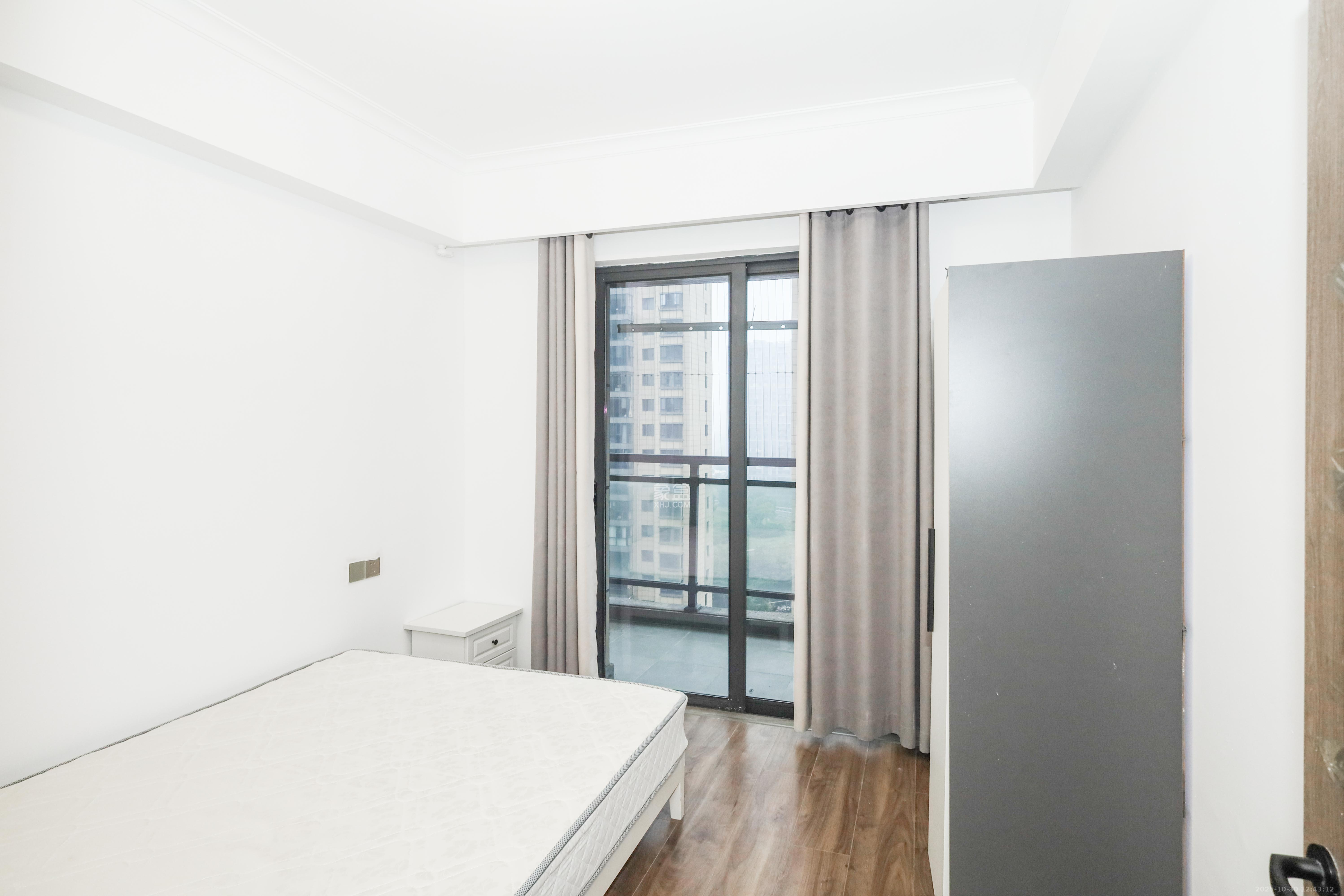 梦想新天地  4室2厅2卫    160.0万卧室