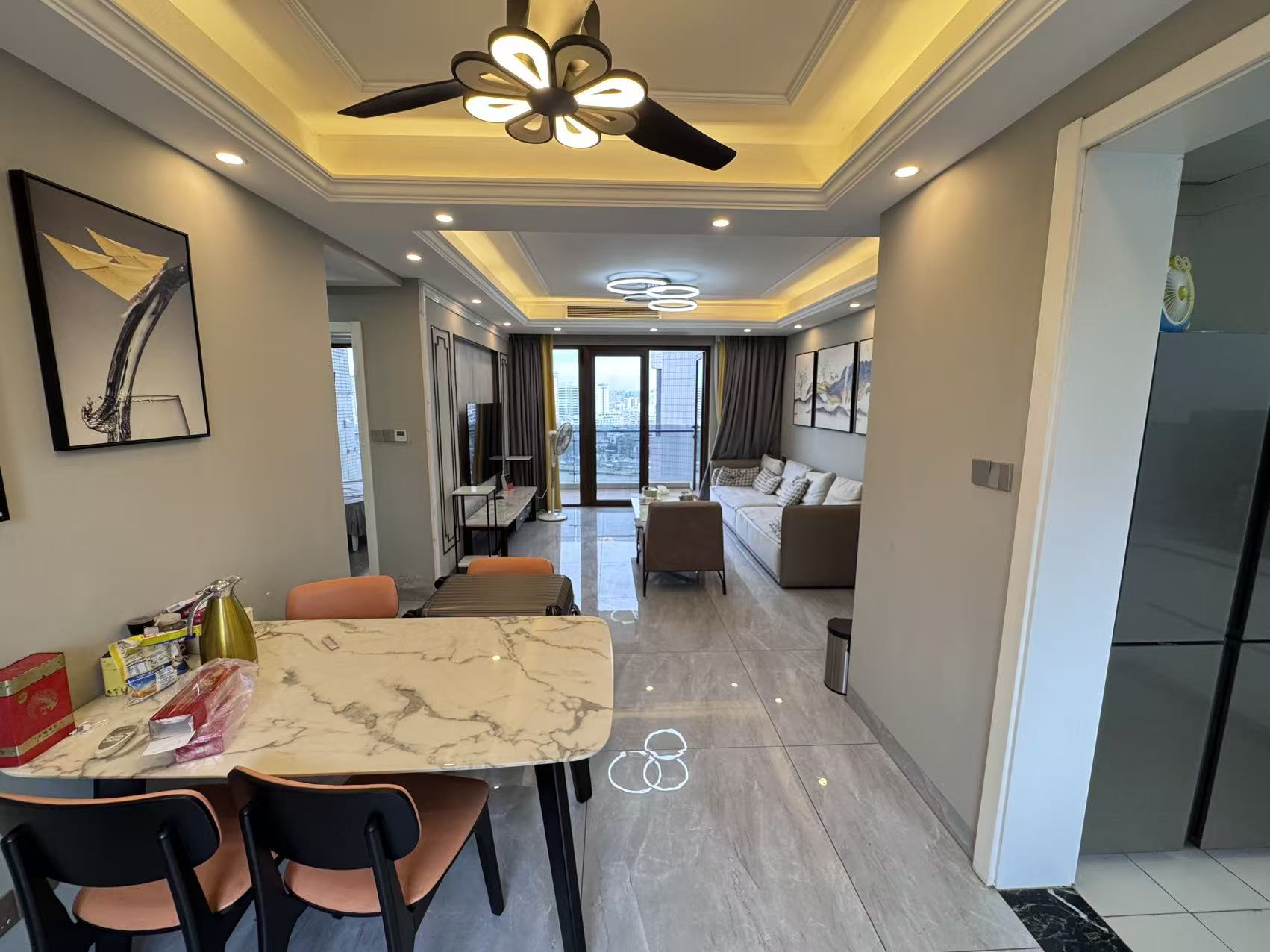 西溪里二期  3室2厅2卫    265.0万客厅