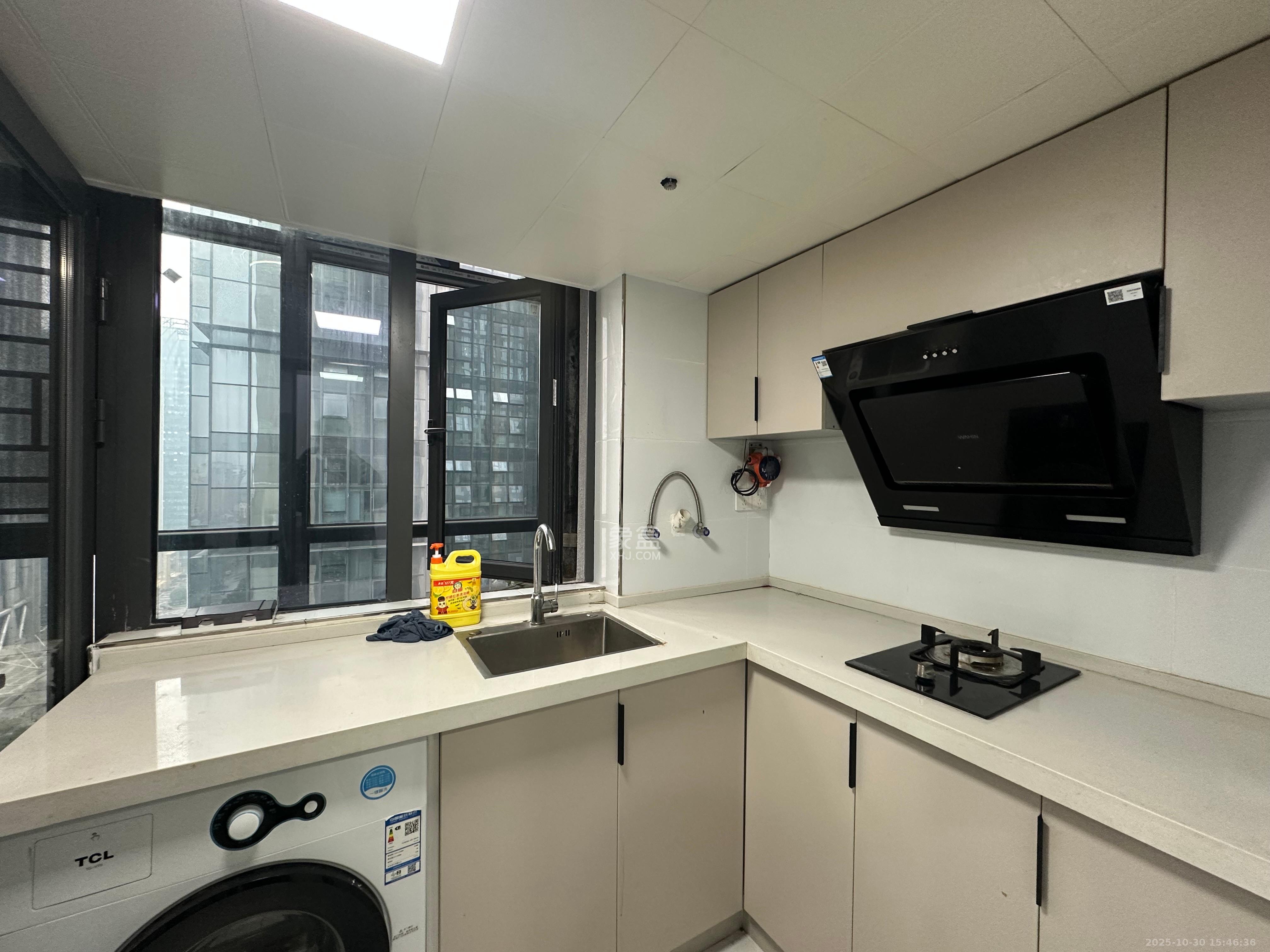 卓越中寰  3室2厅2卫    3700.0元/月 卓越中寰  3室2厅2卫    3700.0元/月室内图