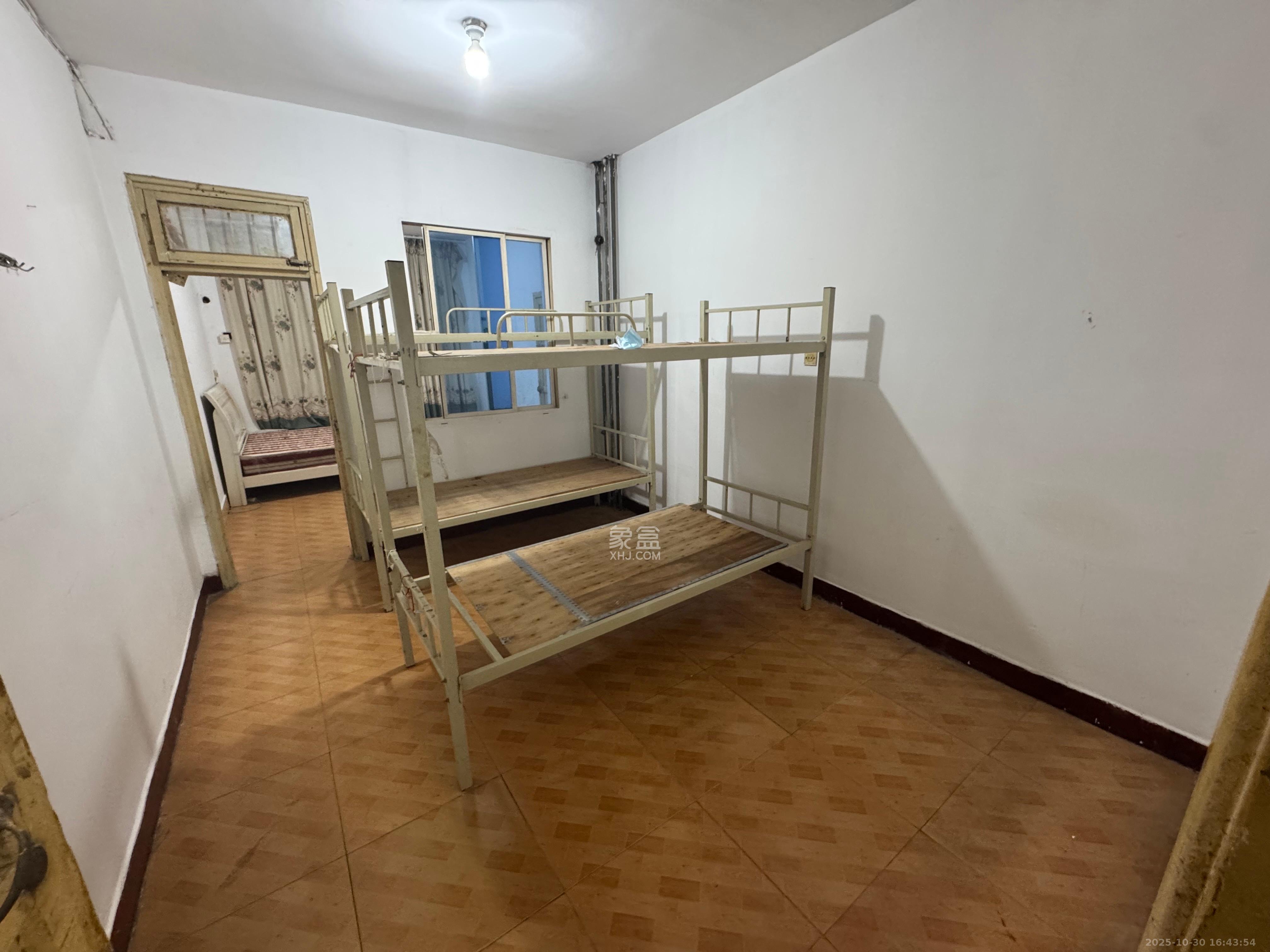 省政府机关梓园住宅区 3室1厅1卫 2300.0元/月 省政府机关梓园住宅区 3室1厅1卫 2300.0元/月室内图